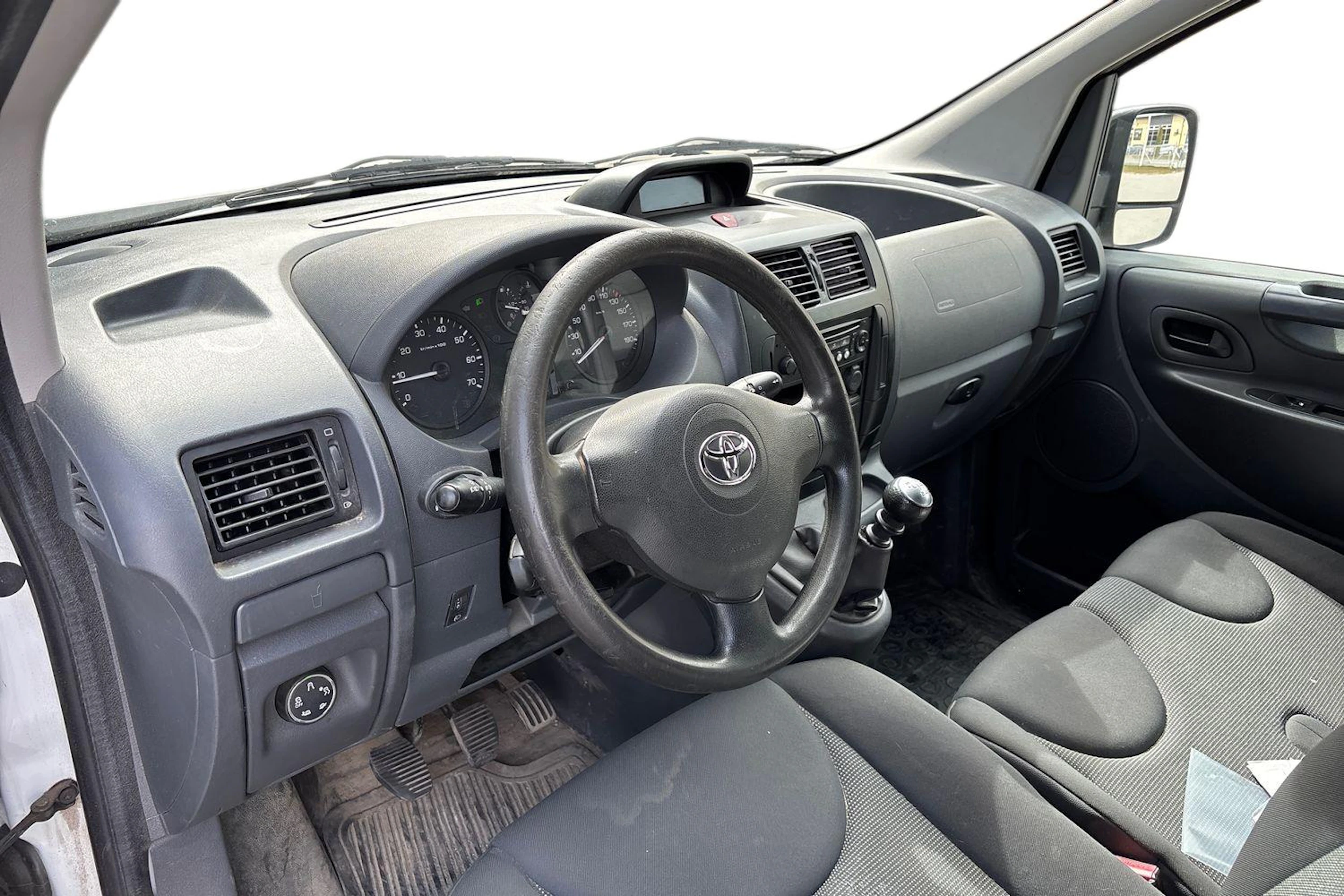 valkoinen Toyota Proace 2015 kuva 3.