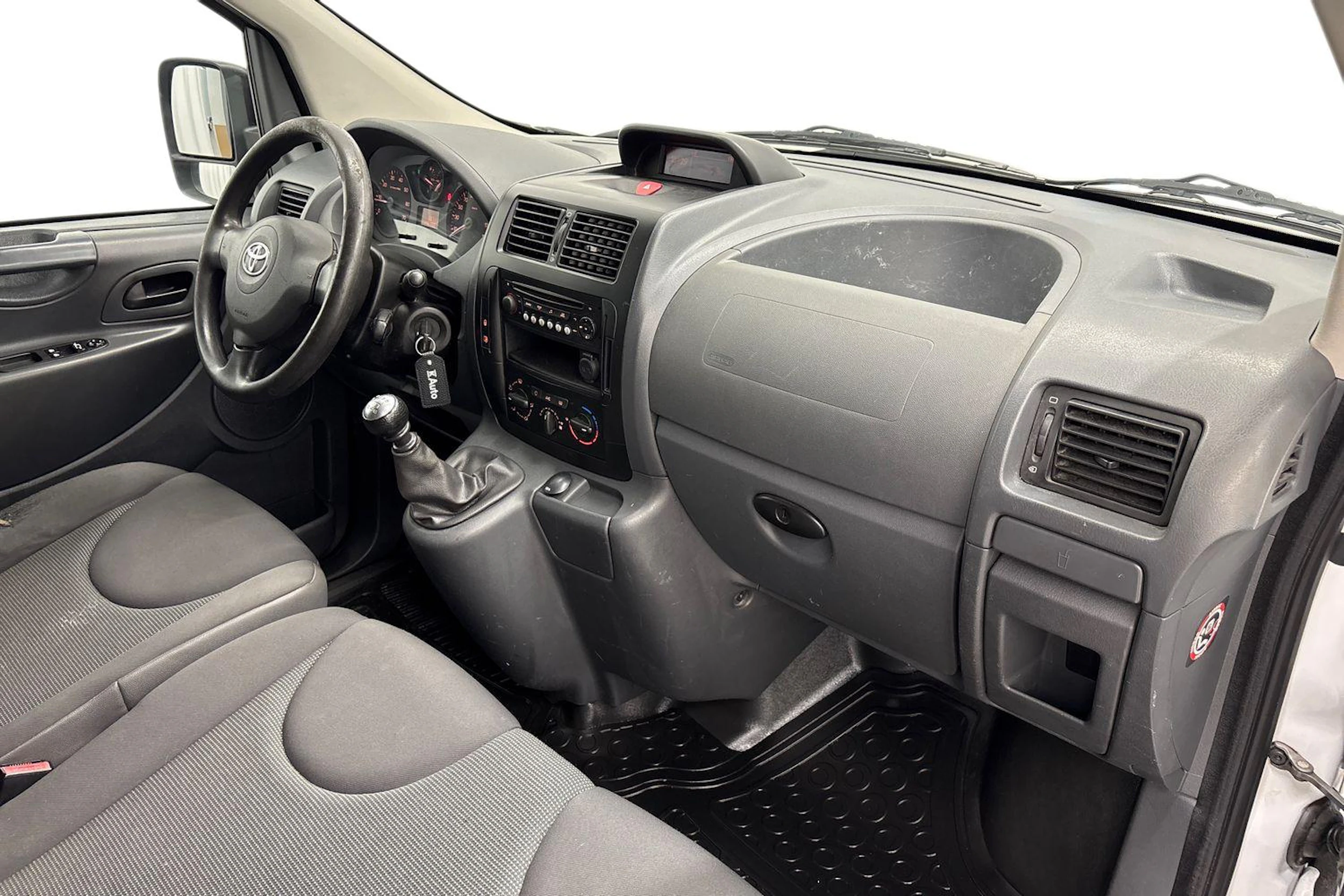 valkoinen Toyota Proace 2015 kuva 7.