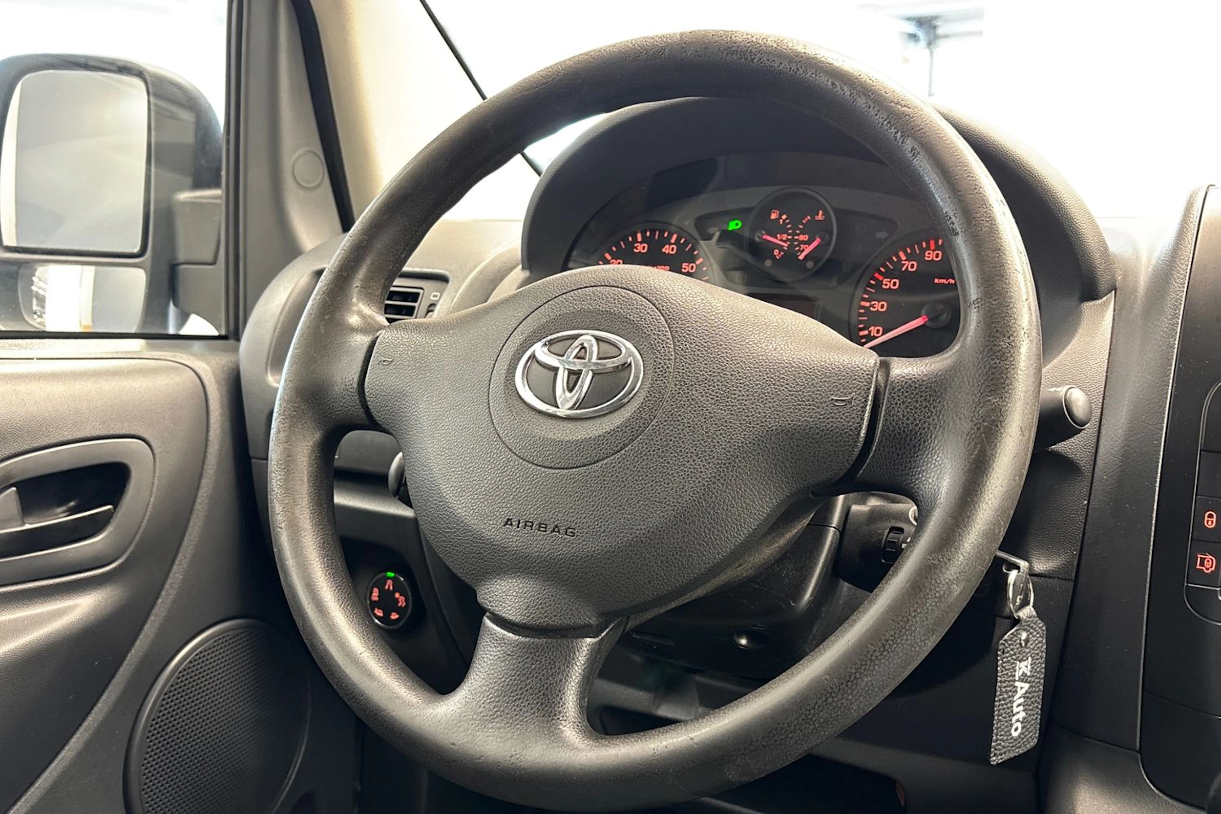 valkoinen Toyota Proace 2015 kuva 11.