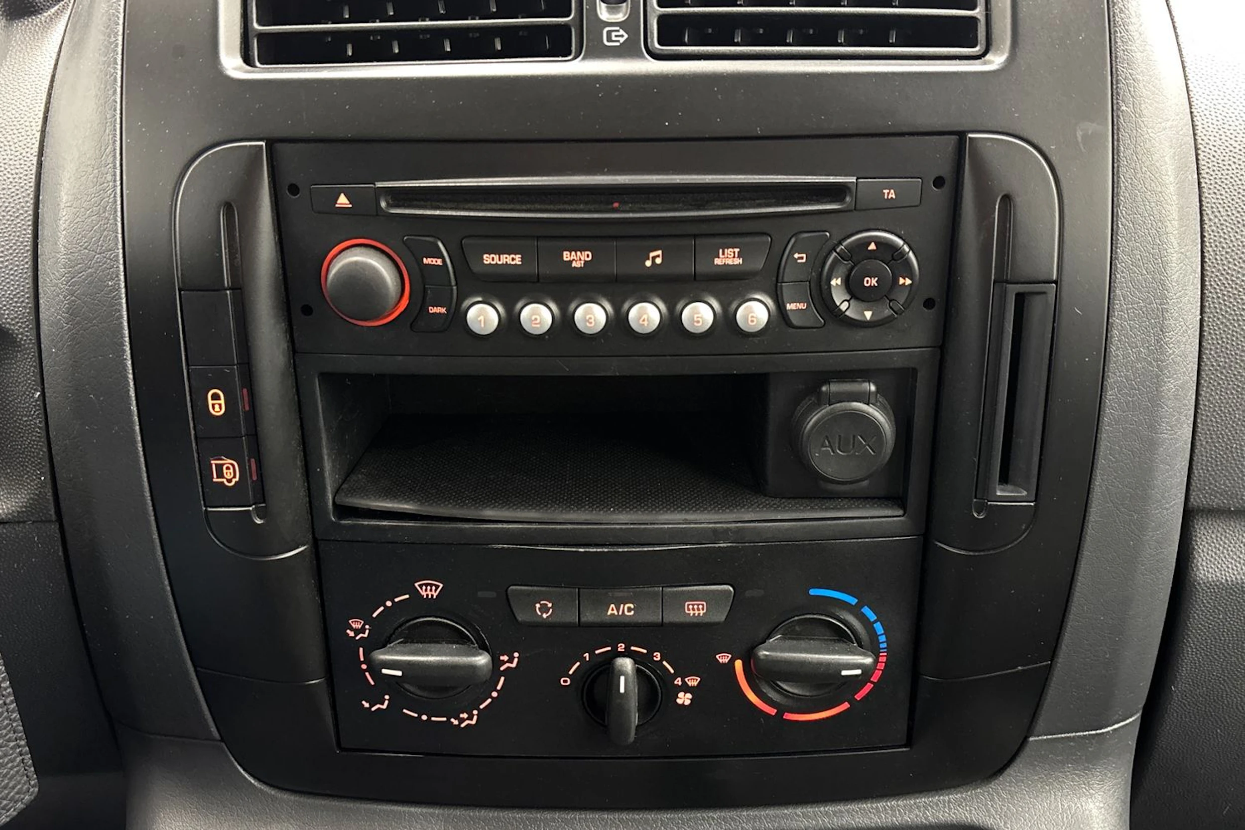 valkoinen Toyota Proace 2015 kuva 13.