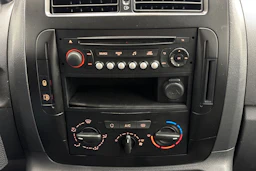 valkoinen Toyota Proace 2015 kuva 13.