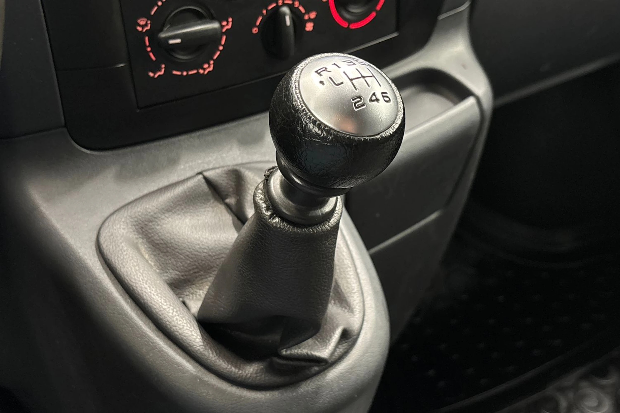 valkoinen Toyota Proace 2015 kuva 14.