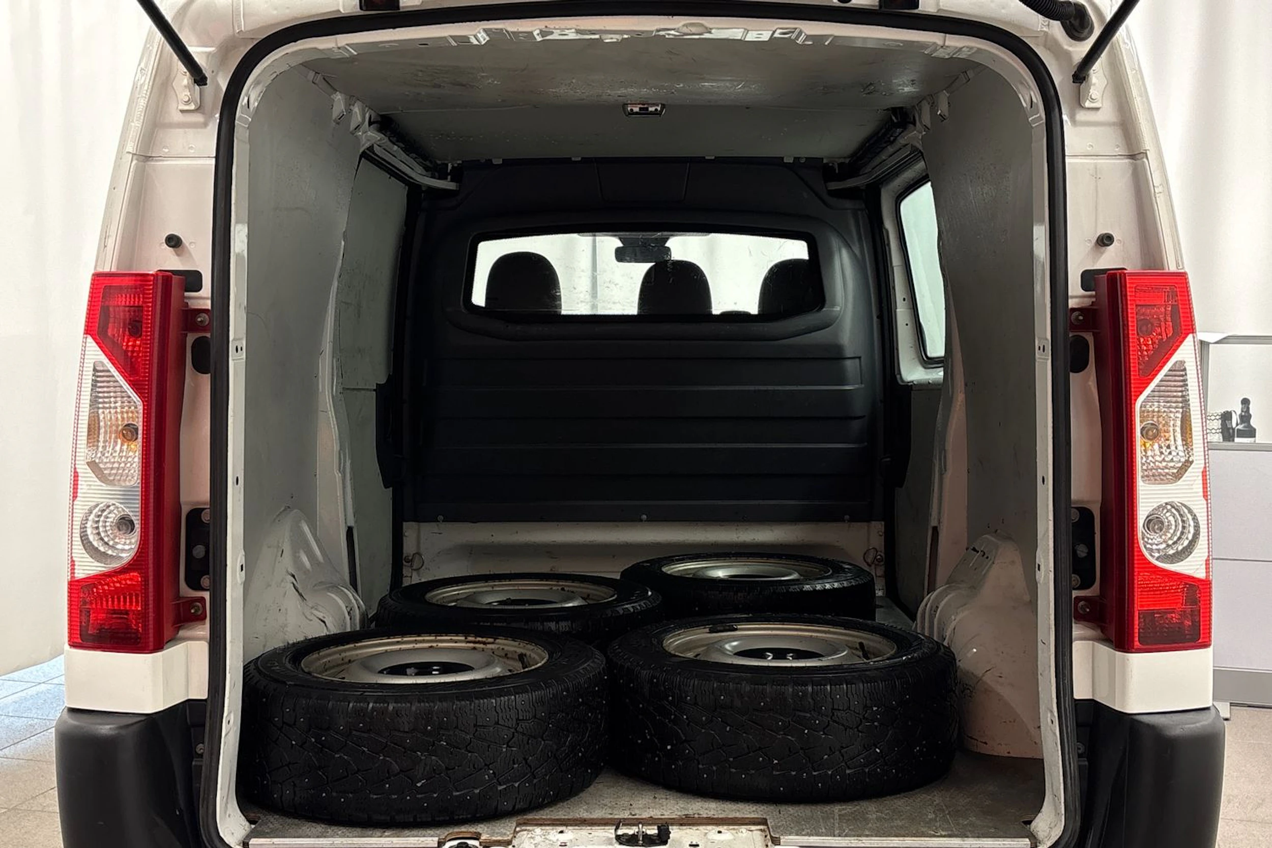 valkoinen Toyota Proace 2015 kuva 15.