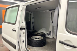valkoinen Toyota Proace 2015 kuva 16.