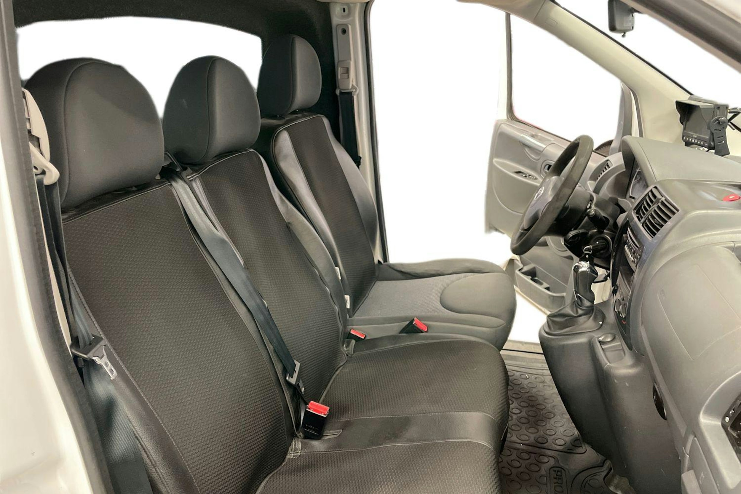 Valkoinen Toyota Proace 2015 kuva 11.