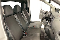Valkoinen Toyota Proace 2015 kuva 11.