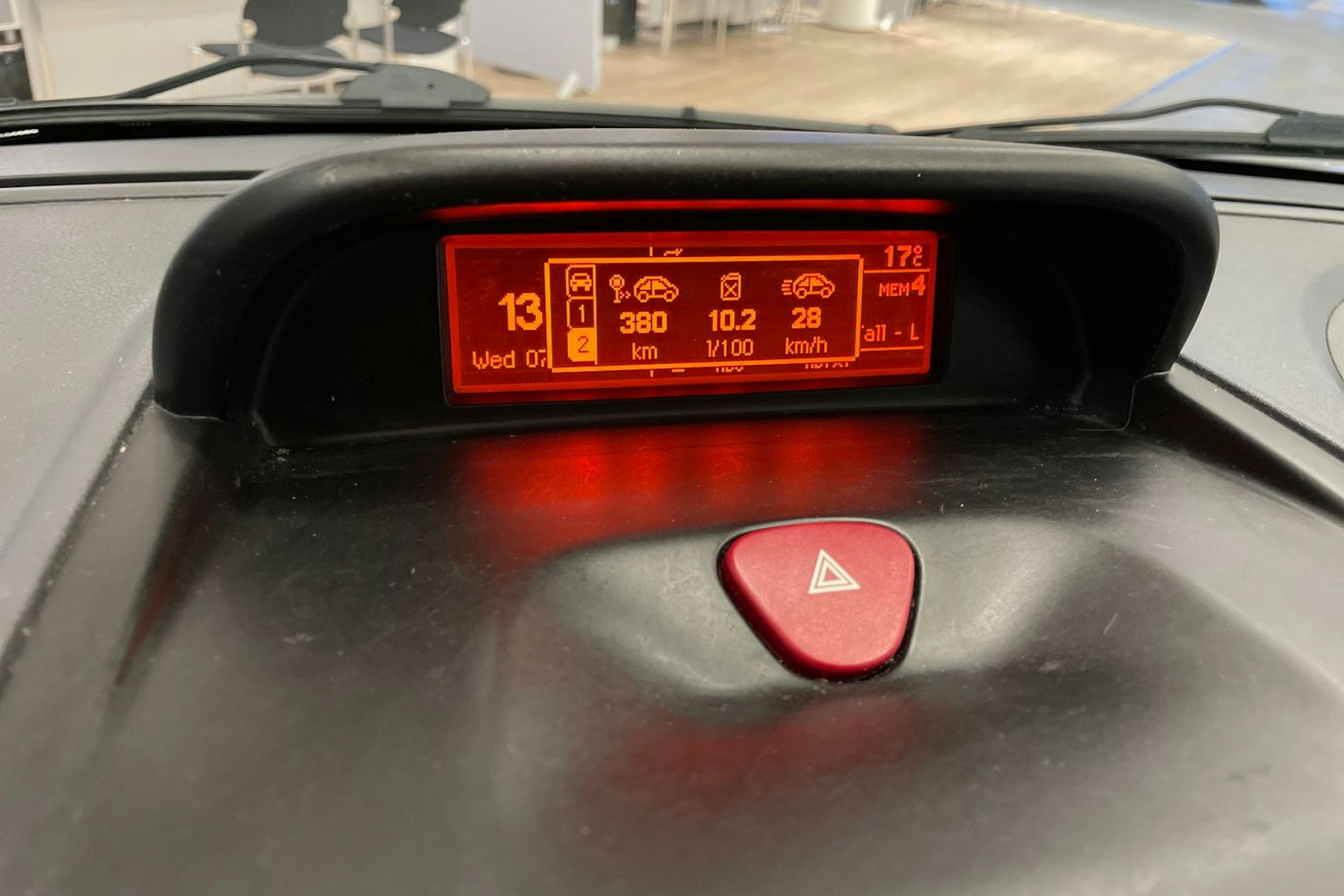 Valkoinen Toyota Proace 2015 kuva 18.