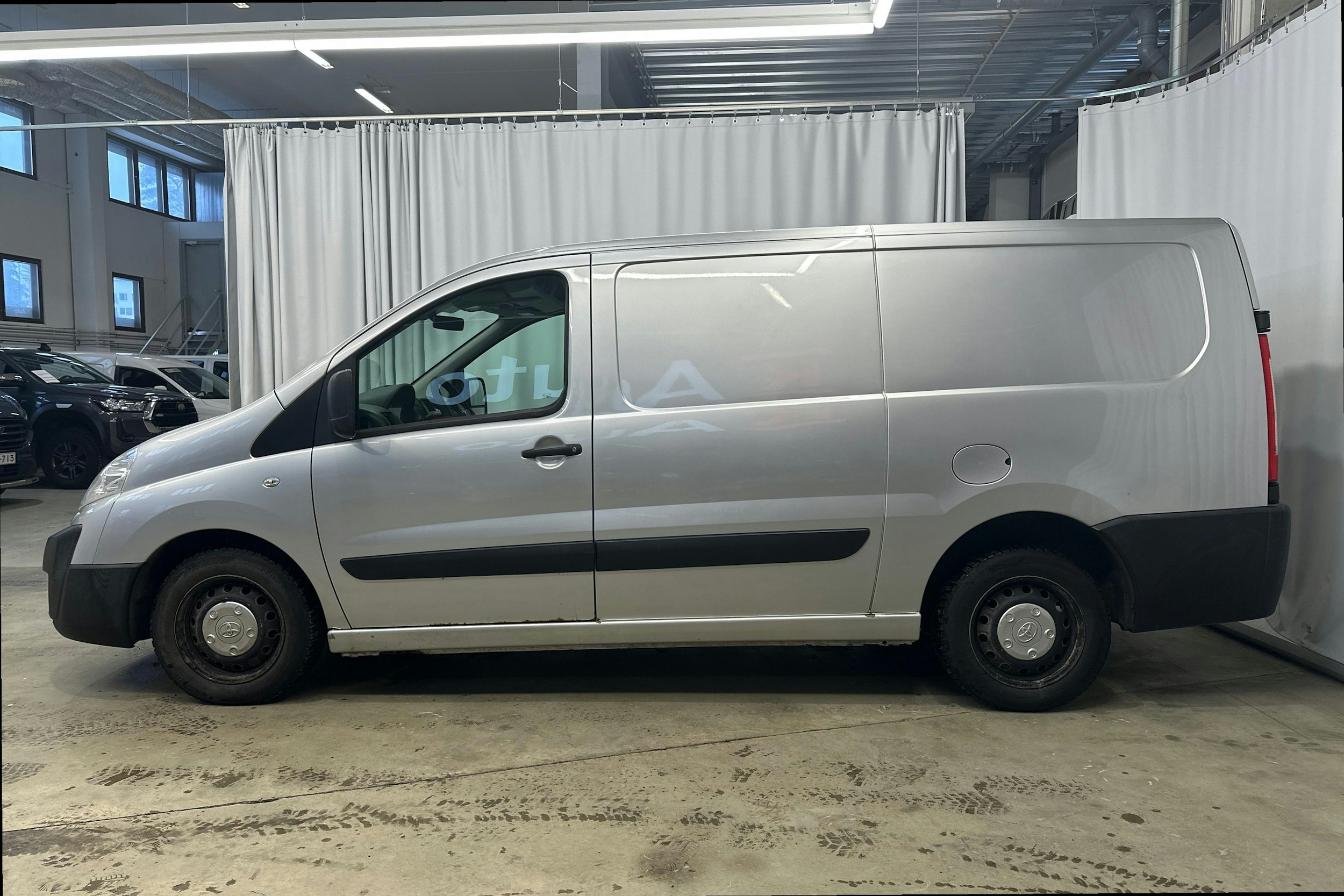 hopea Toyota Proace 2015 kuva 8.