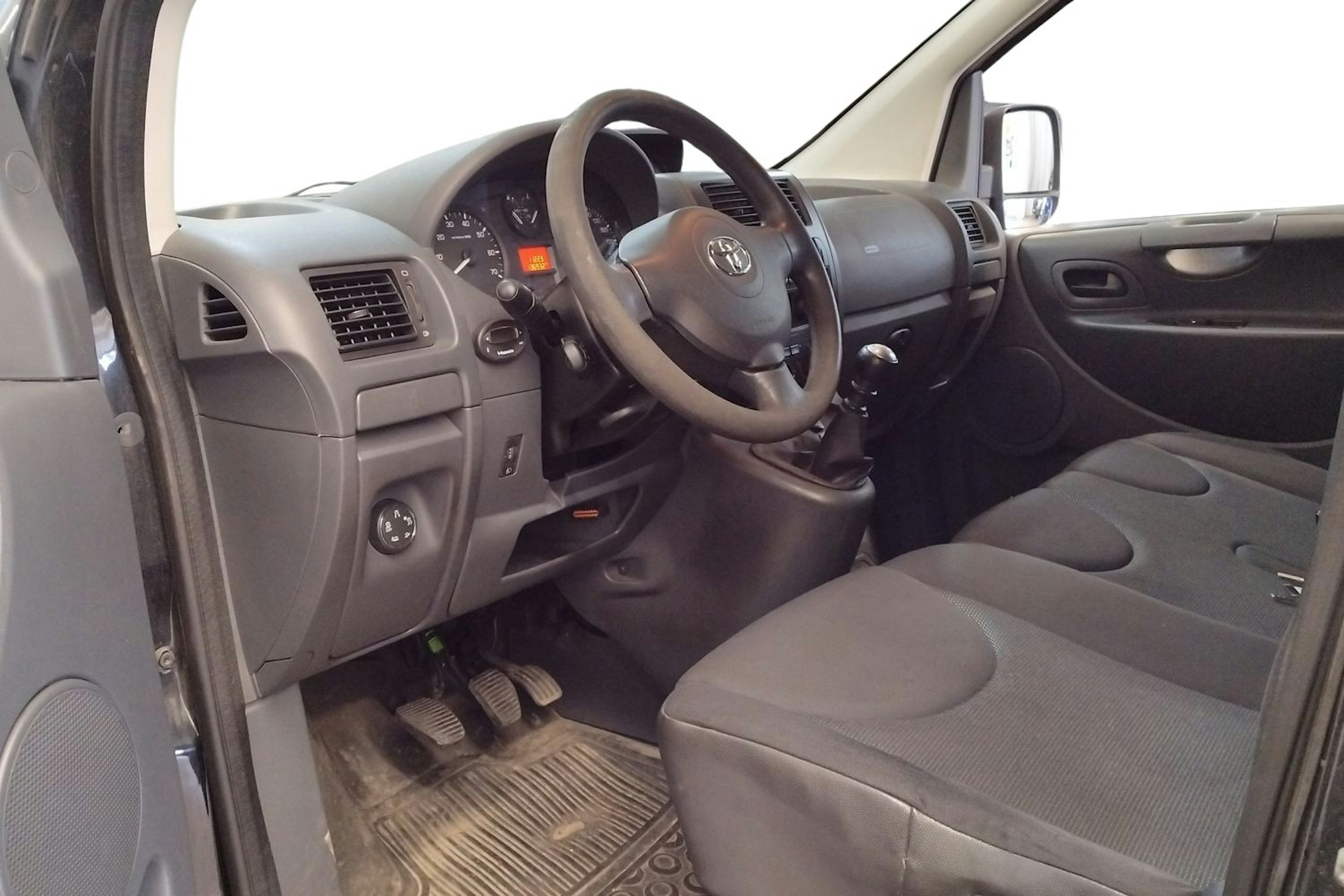 musta Toyota Proace 2015 kuva 3.