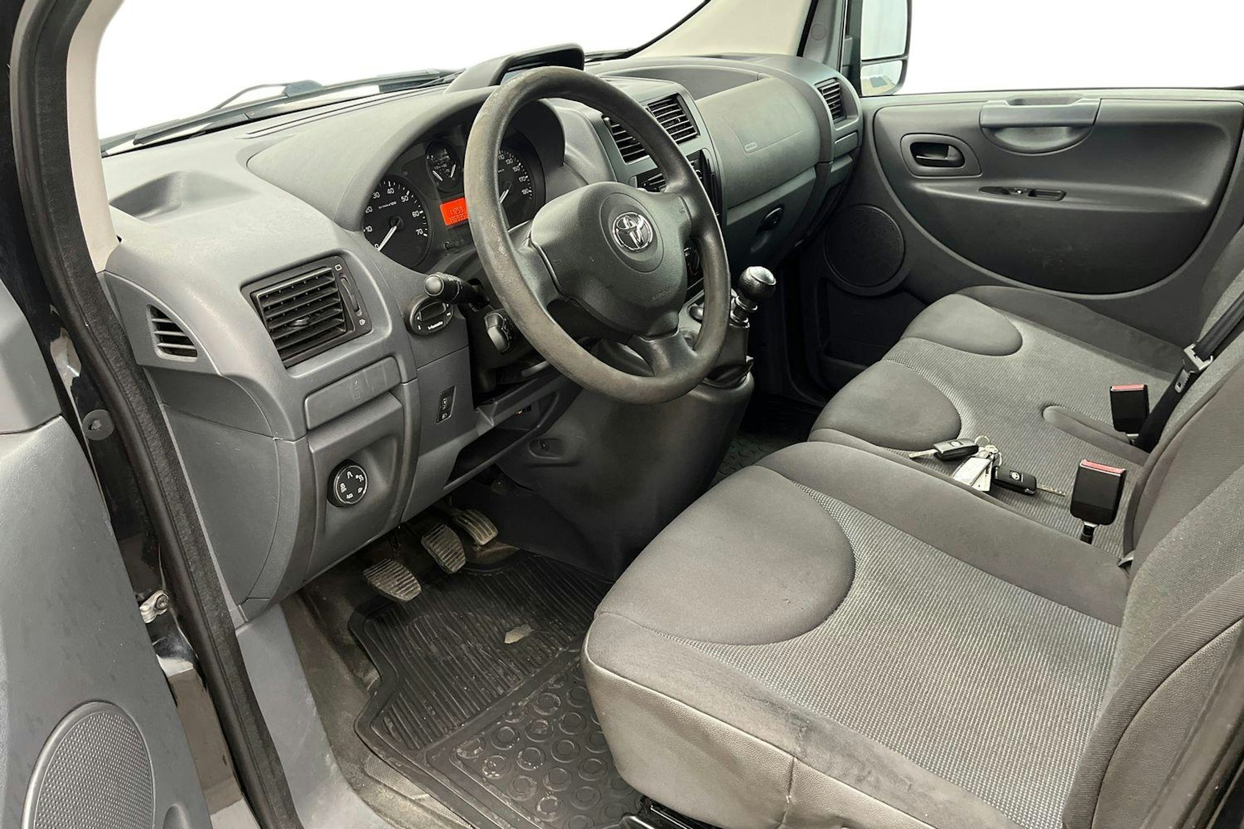 musta Toyota Proace 2015 kuva 7.