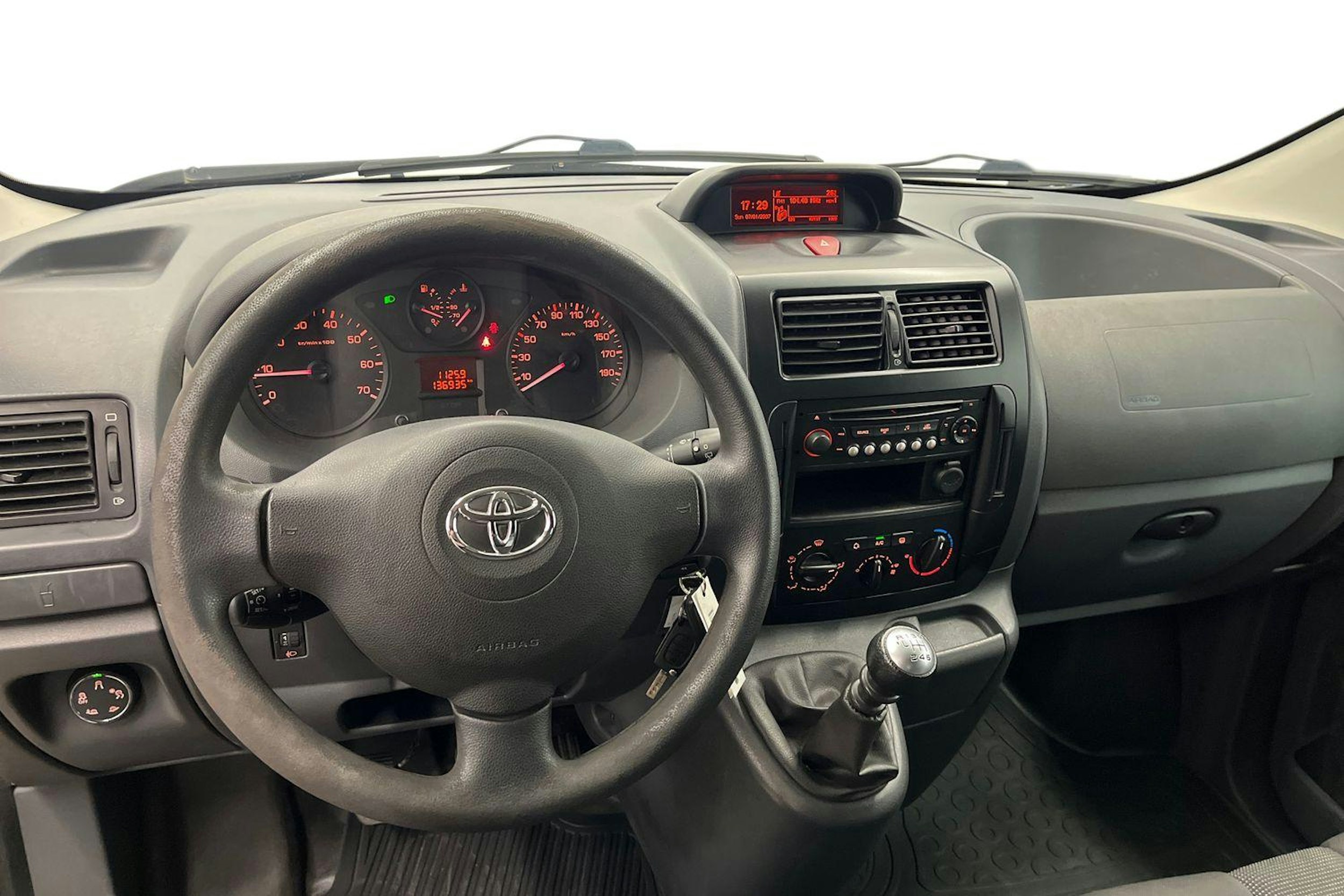 musta Toyota Proace 2015 kuva 9.