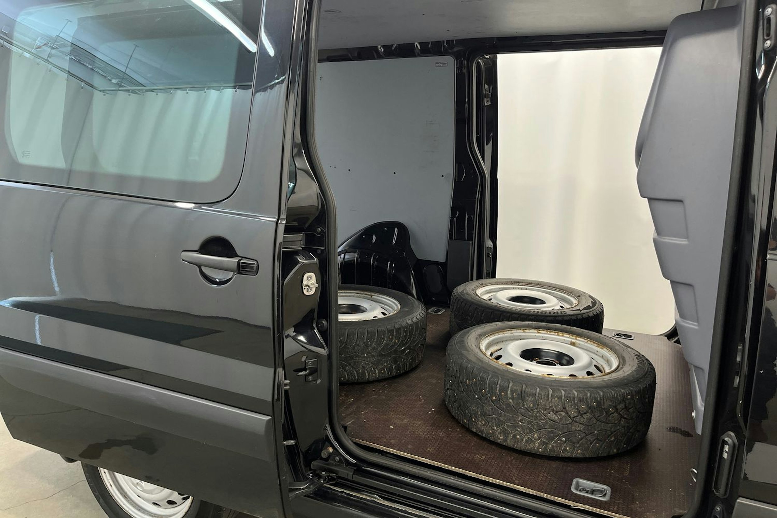 musta Toyota Proace 2015 kuva 16.