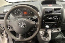 Valkoinen Toyota Proace 2016 kuva 9.