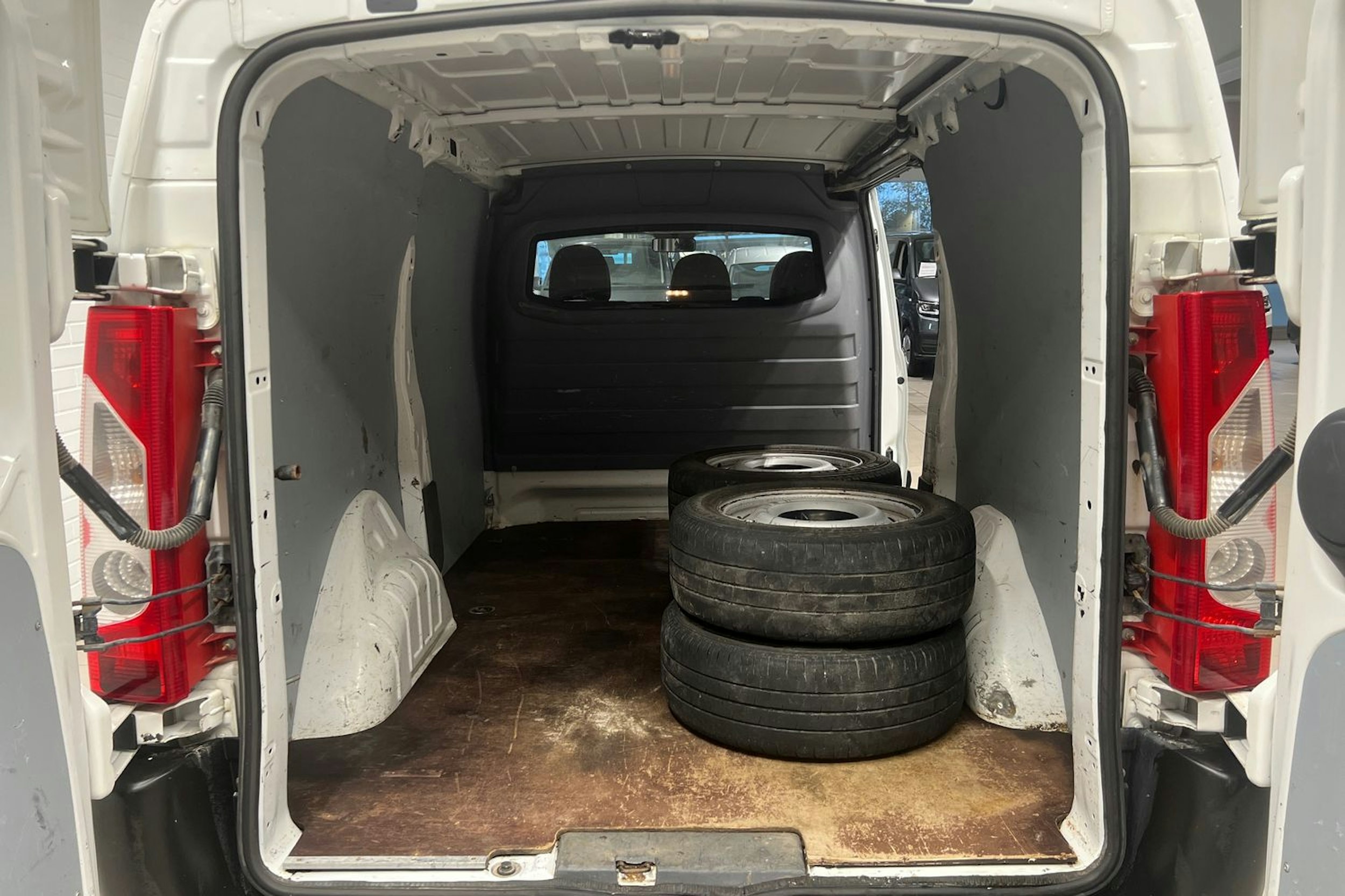 Valkoinen Toyota Proace 2016 kuva 17.