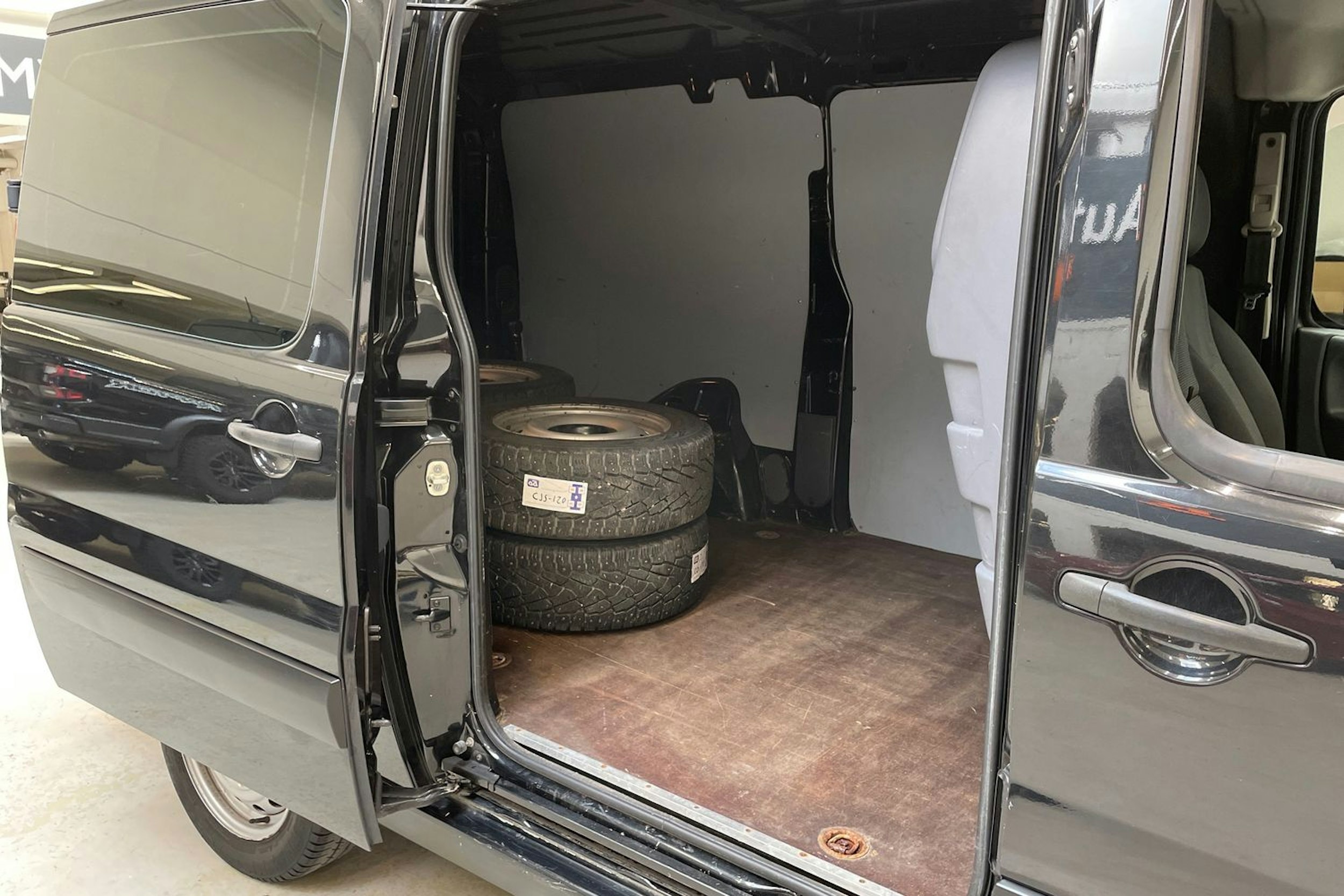 musta Toyota Proace 2016 kuva 13.