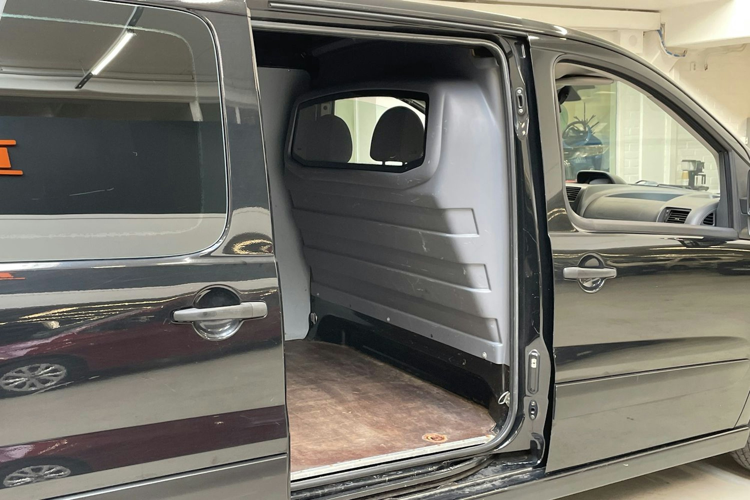 musta Toyota Proace 2016 kuva 14.