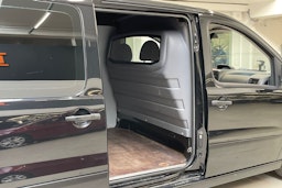musta Toyota Proace 2016 kuva 14.