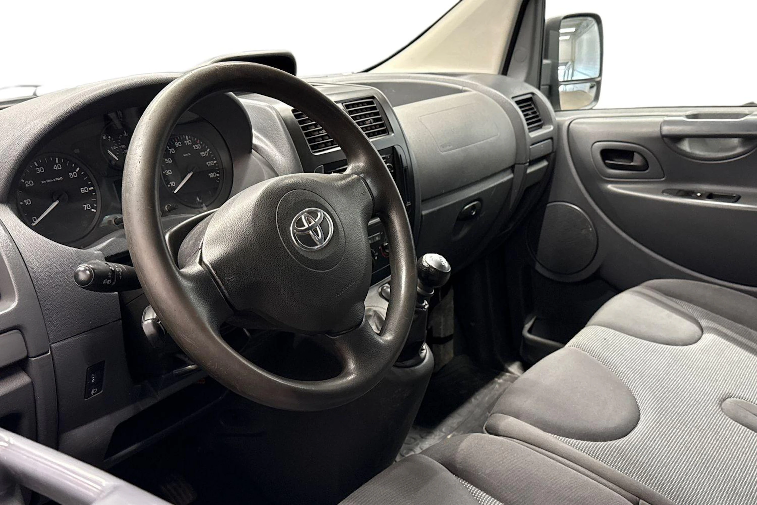 hopea Toyota Proace 2016 kuva 8.