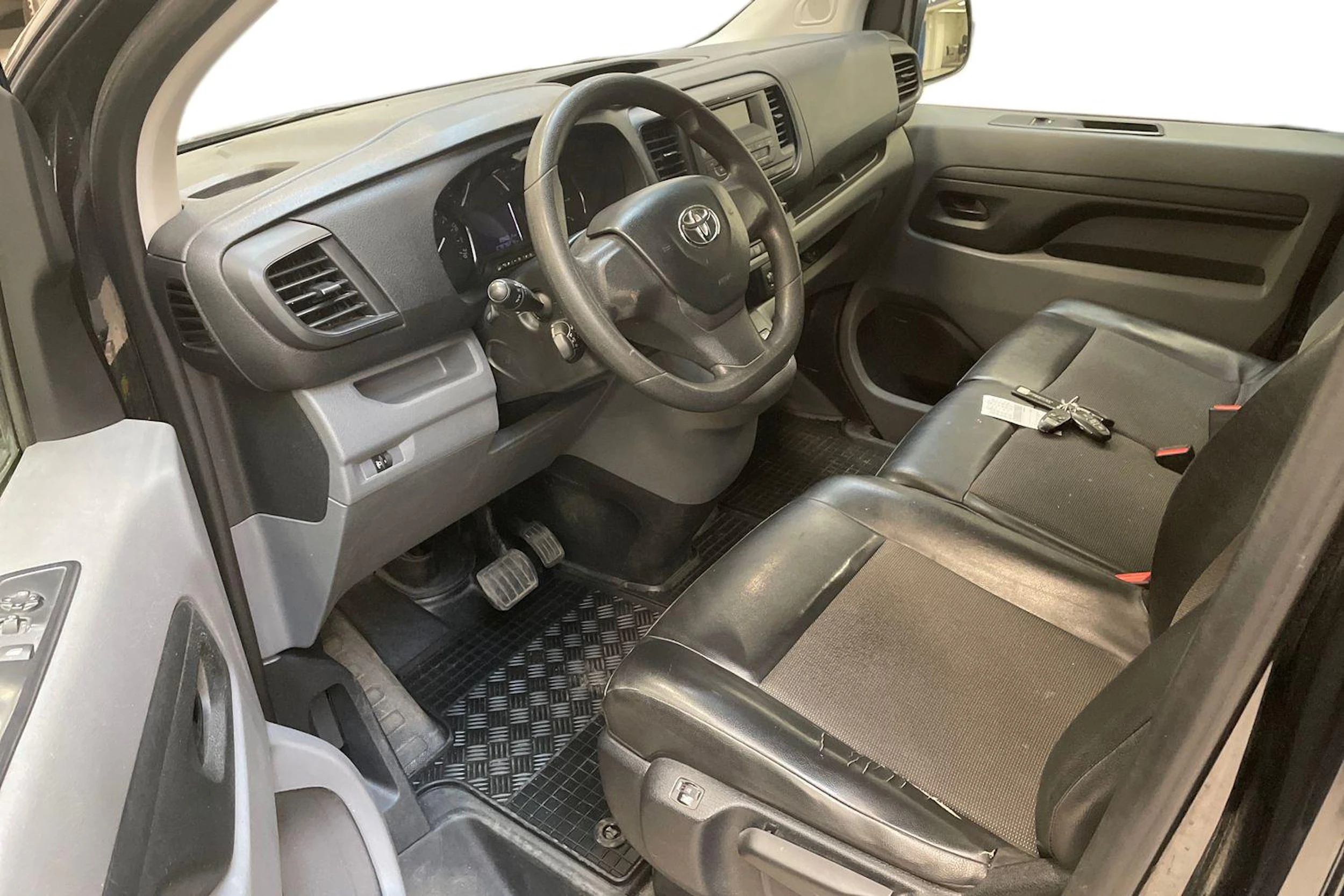 musta Toyota Proace 2016 kuva 3.