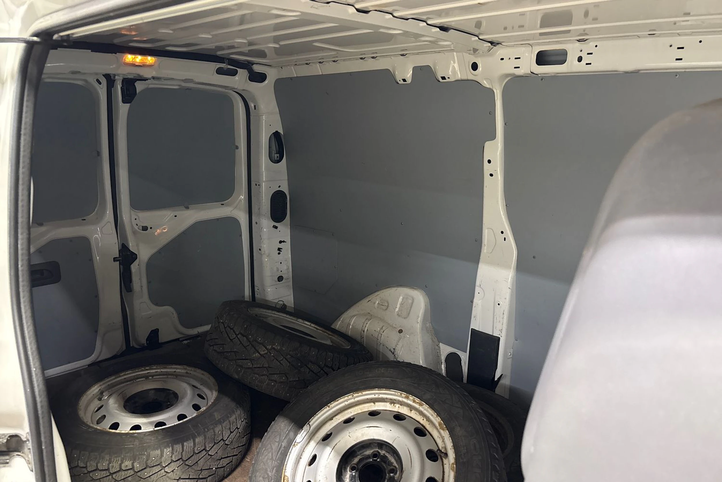 valkoinen Toyota Proace 2016 kuva 11.