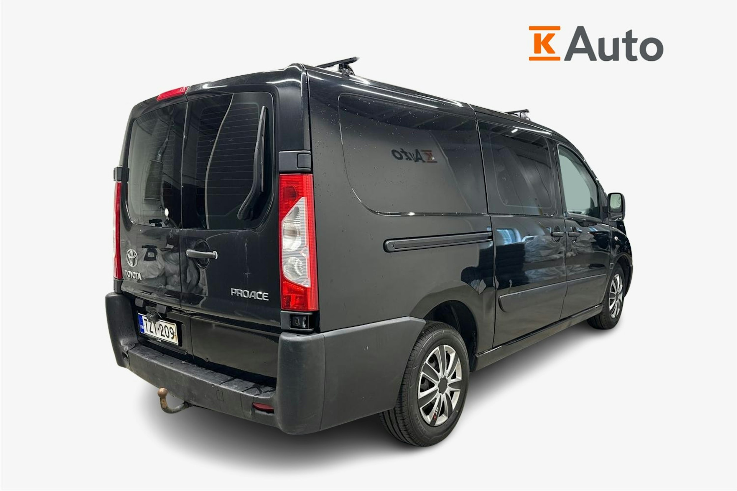Musta Toyota Proace 2016 kuva 2.