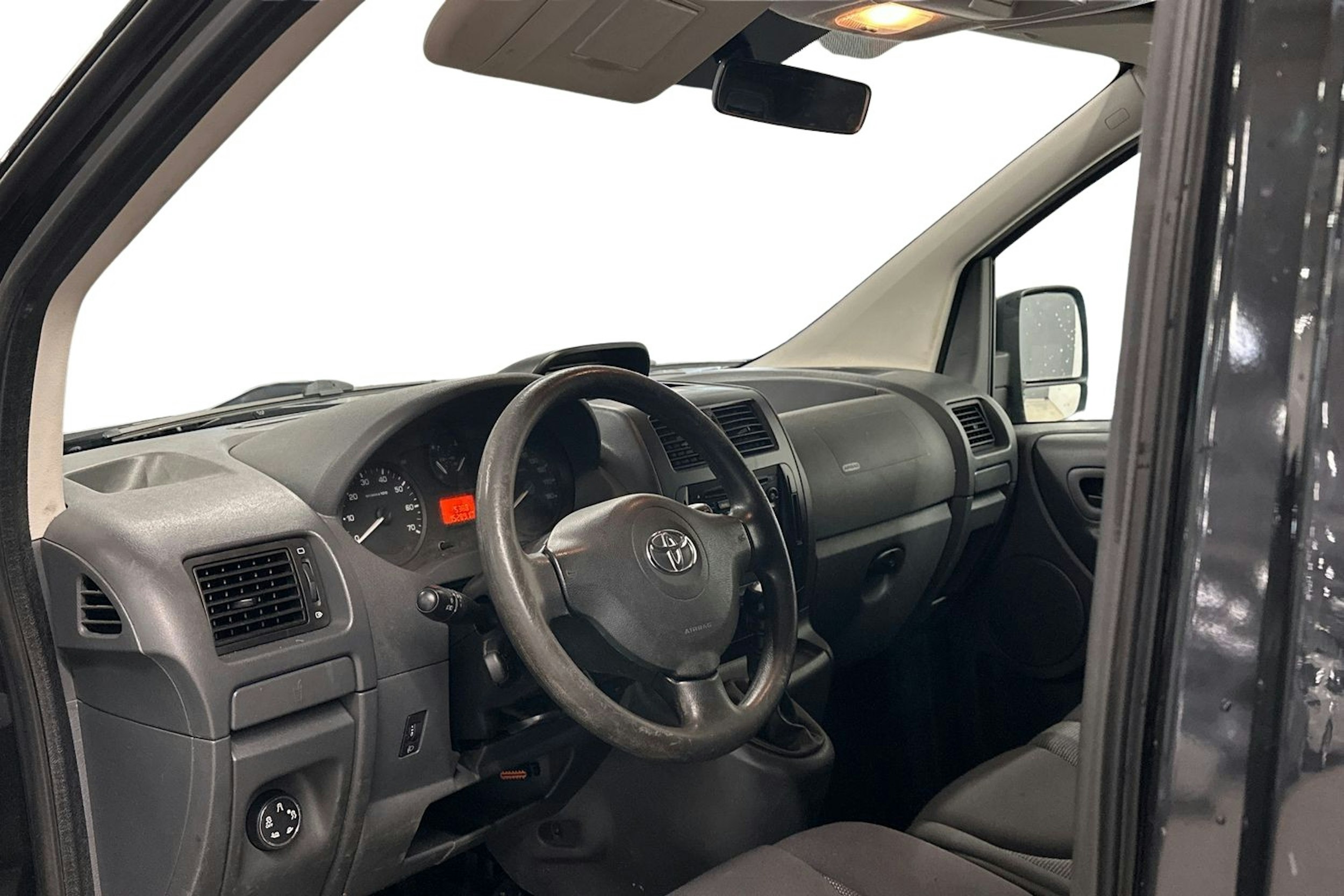 Musta Toyota Proace 2016 kuva 7.