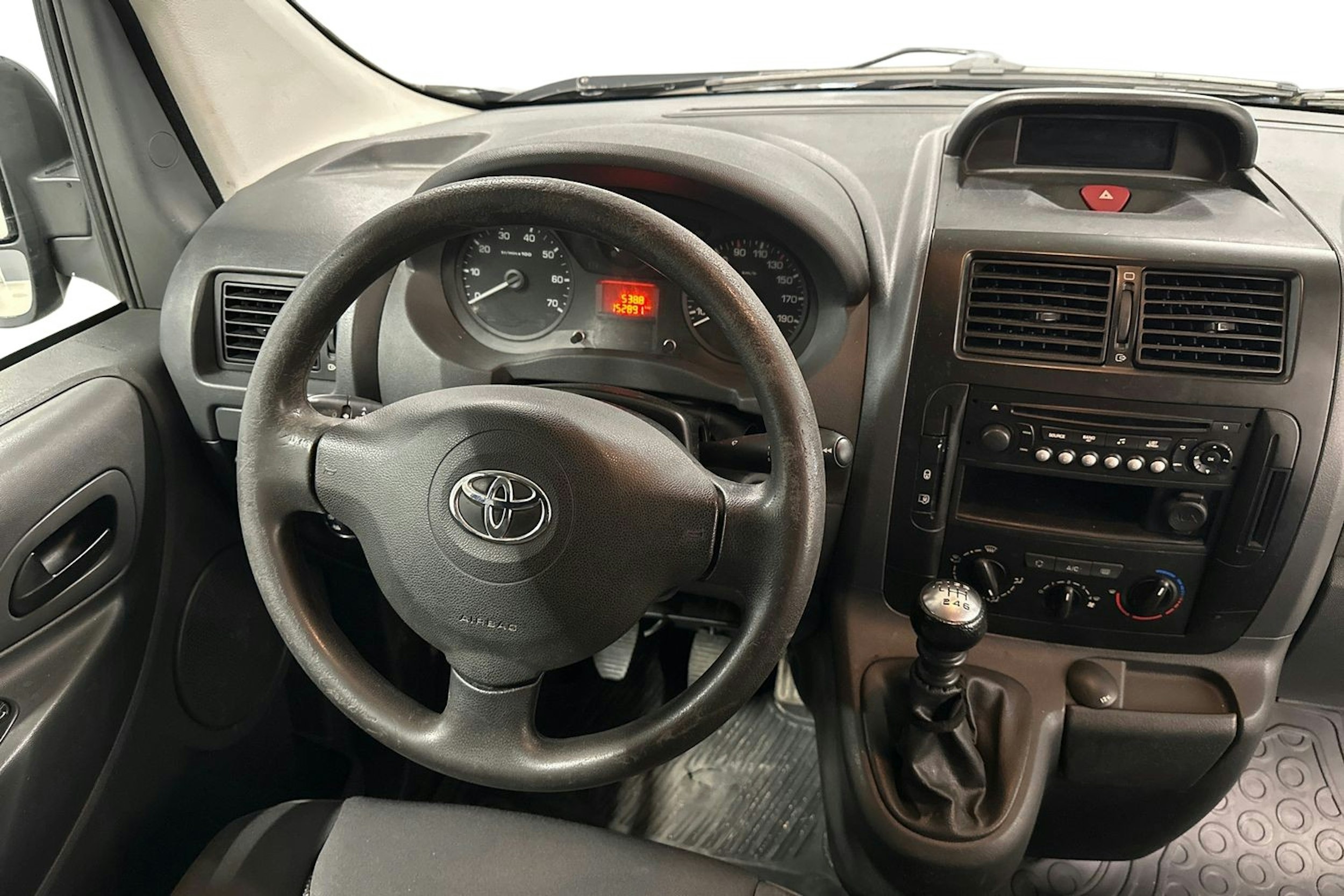 Musta Toyota Proace 2016 kuva 9.