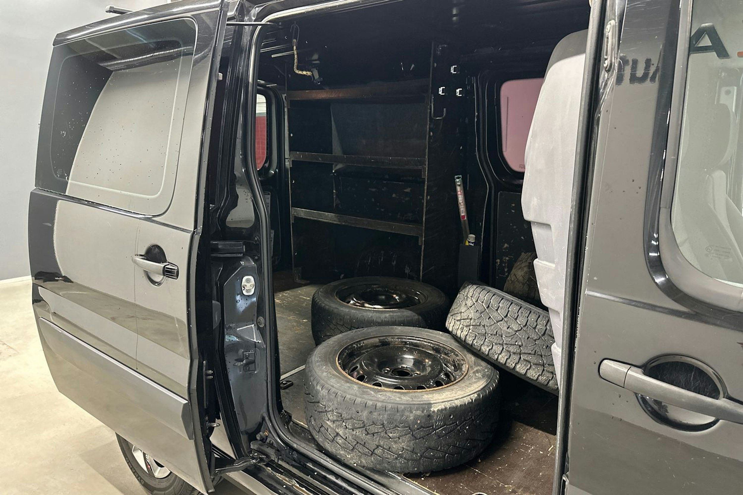 Musta Toyota Proace 2016 kuva 14.