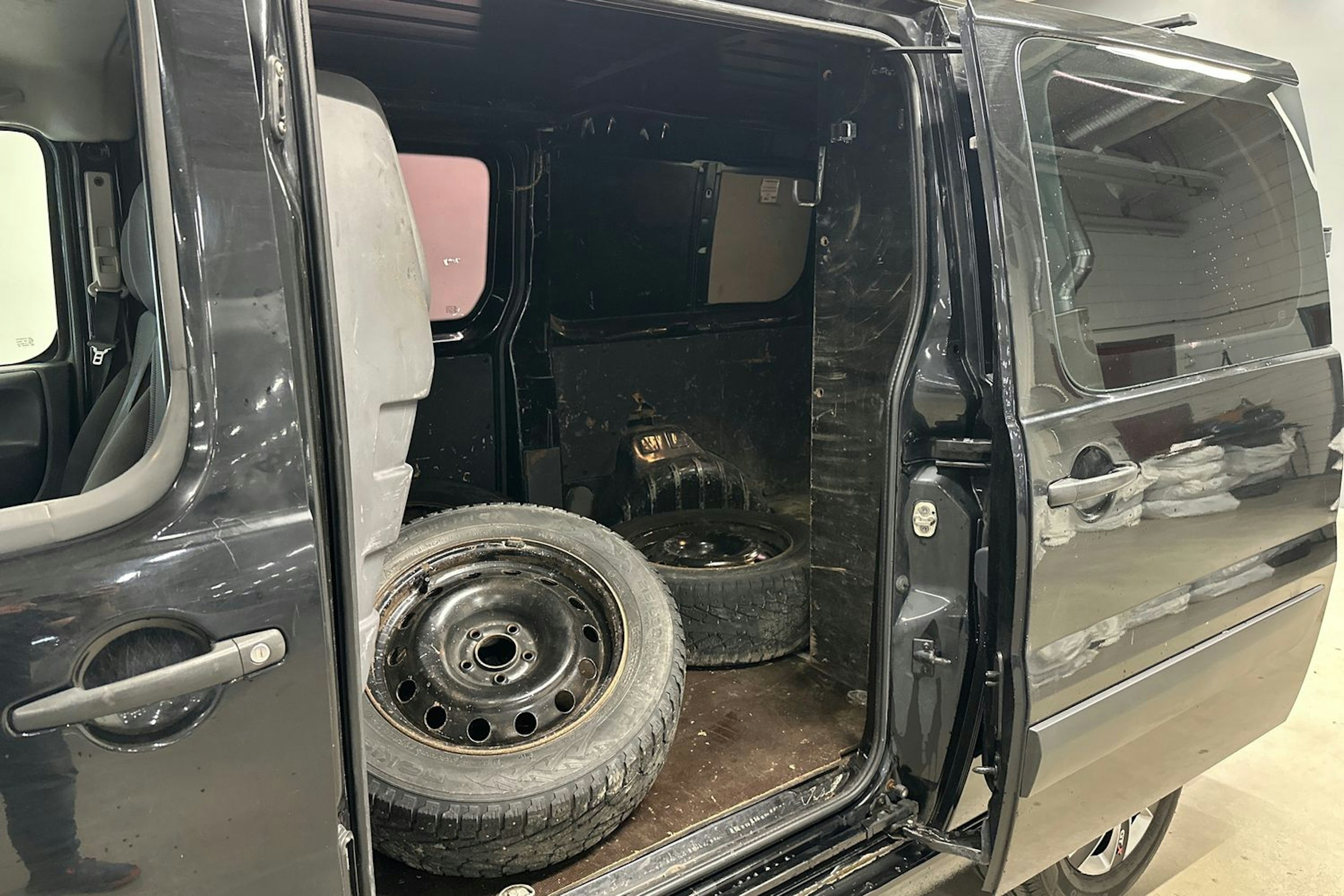 Musta Toyota Proace 2016 kuva 15.