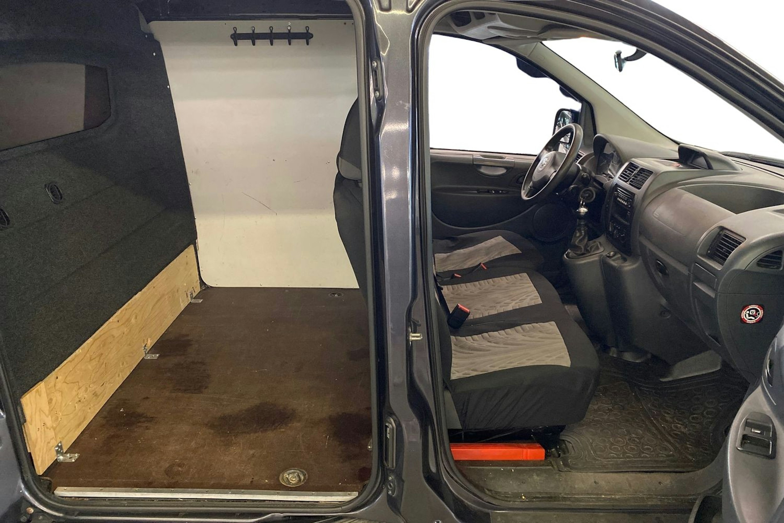 harmaa Toyota Proace 2016 kuva 3.