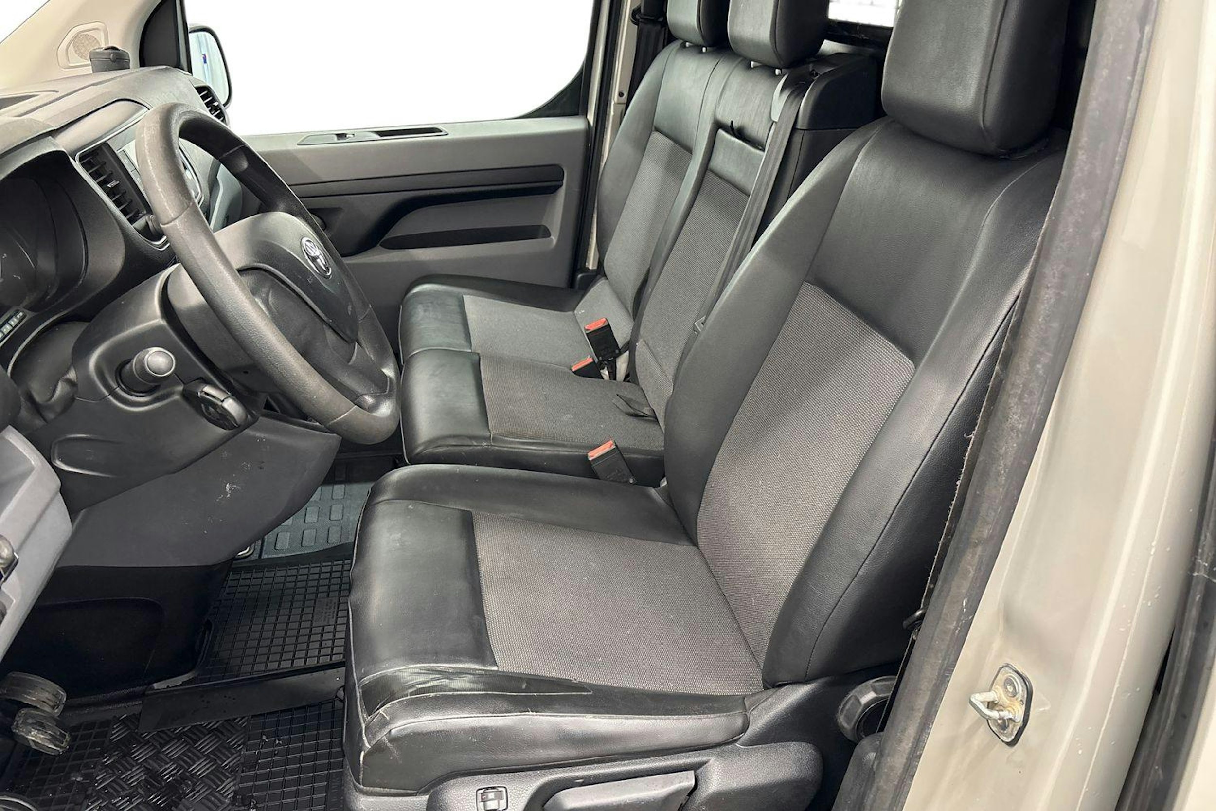 harmaa Toyota Proace 2016 kuva 8.