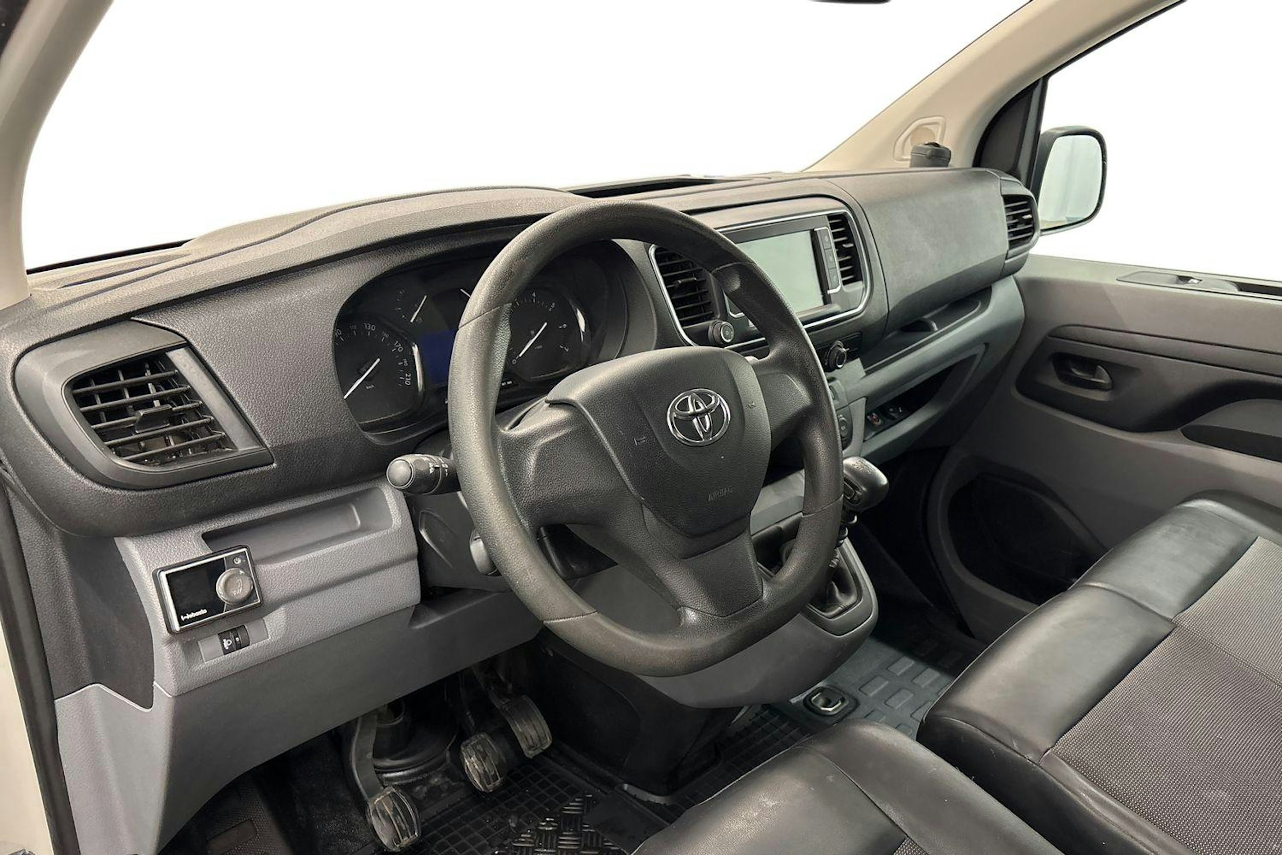 harmaa Toyota Proace 2016 kuva 9.
