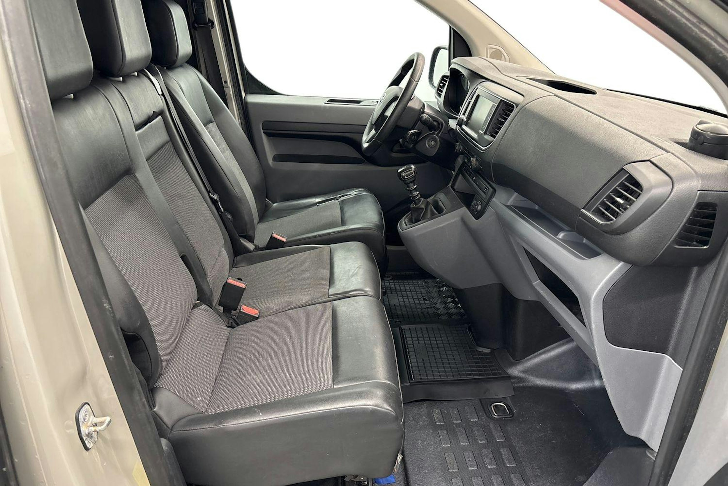 harmaa Toyota Proace 2016 kuva 11.