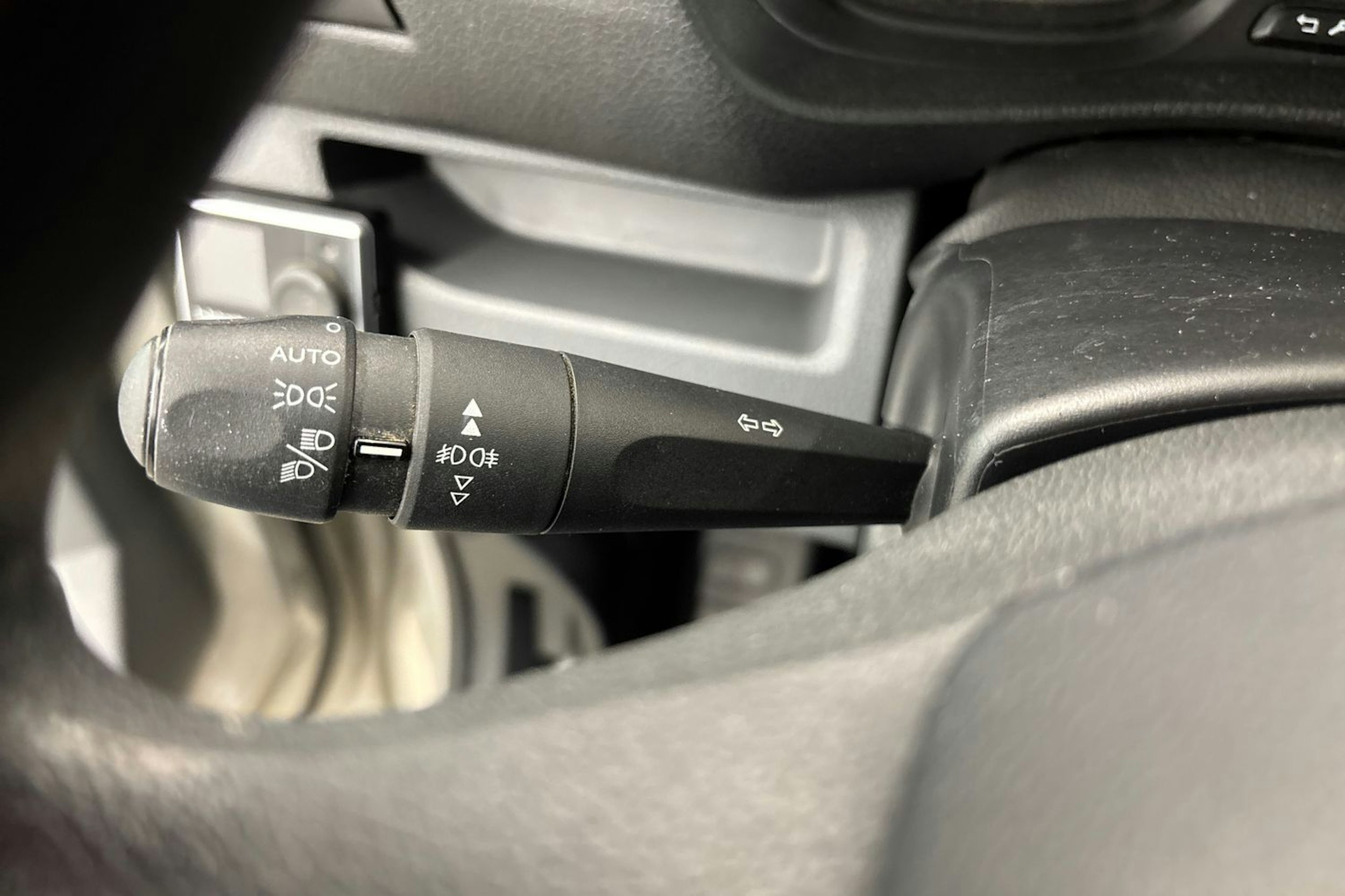 harmaa Toyota Proace 2016 kuva 21.