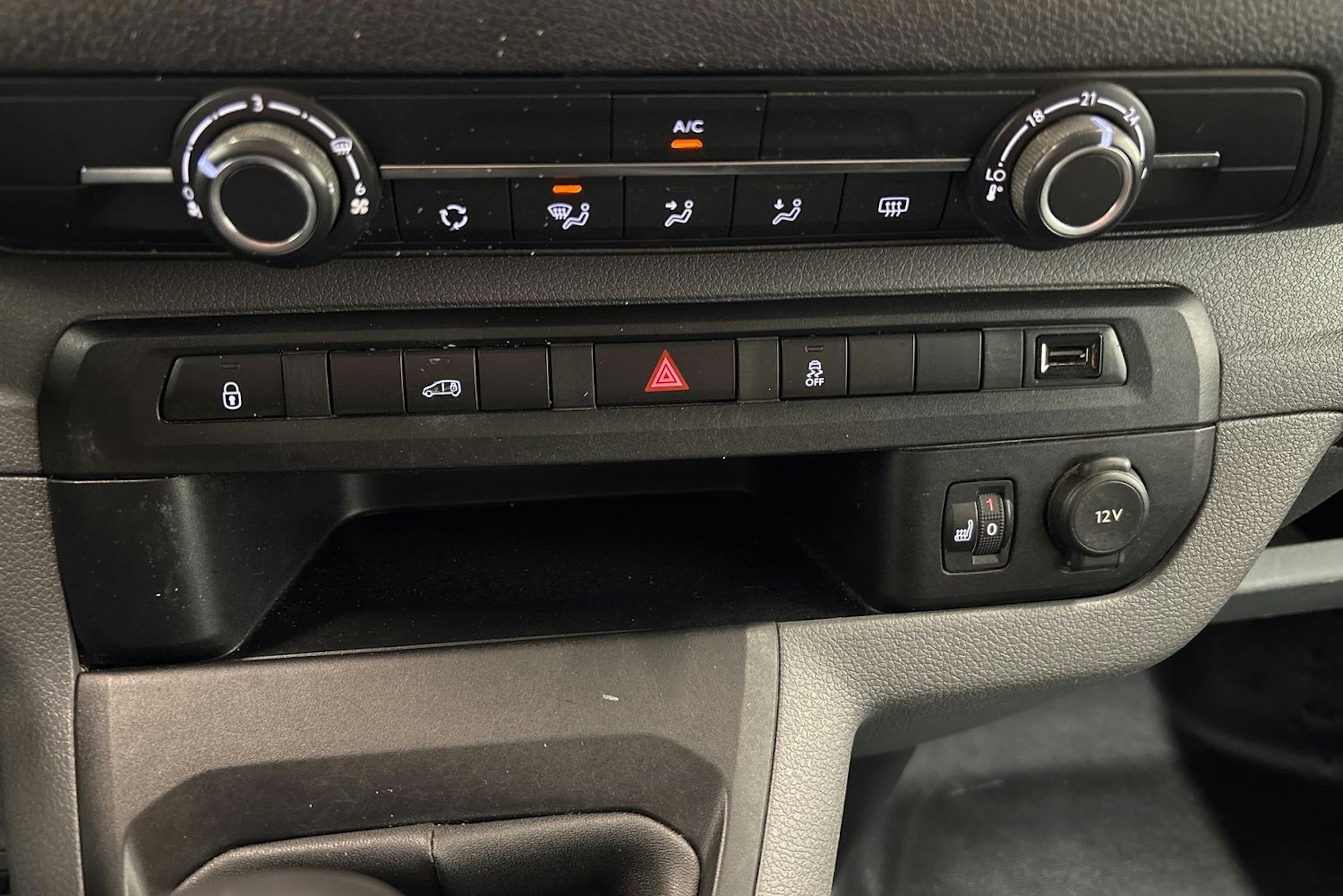 harmaa Toyota Proace 2016 kuva 23.