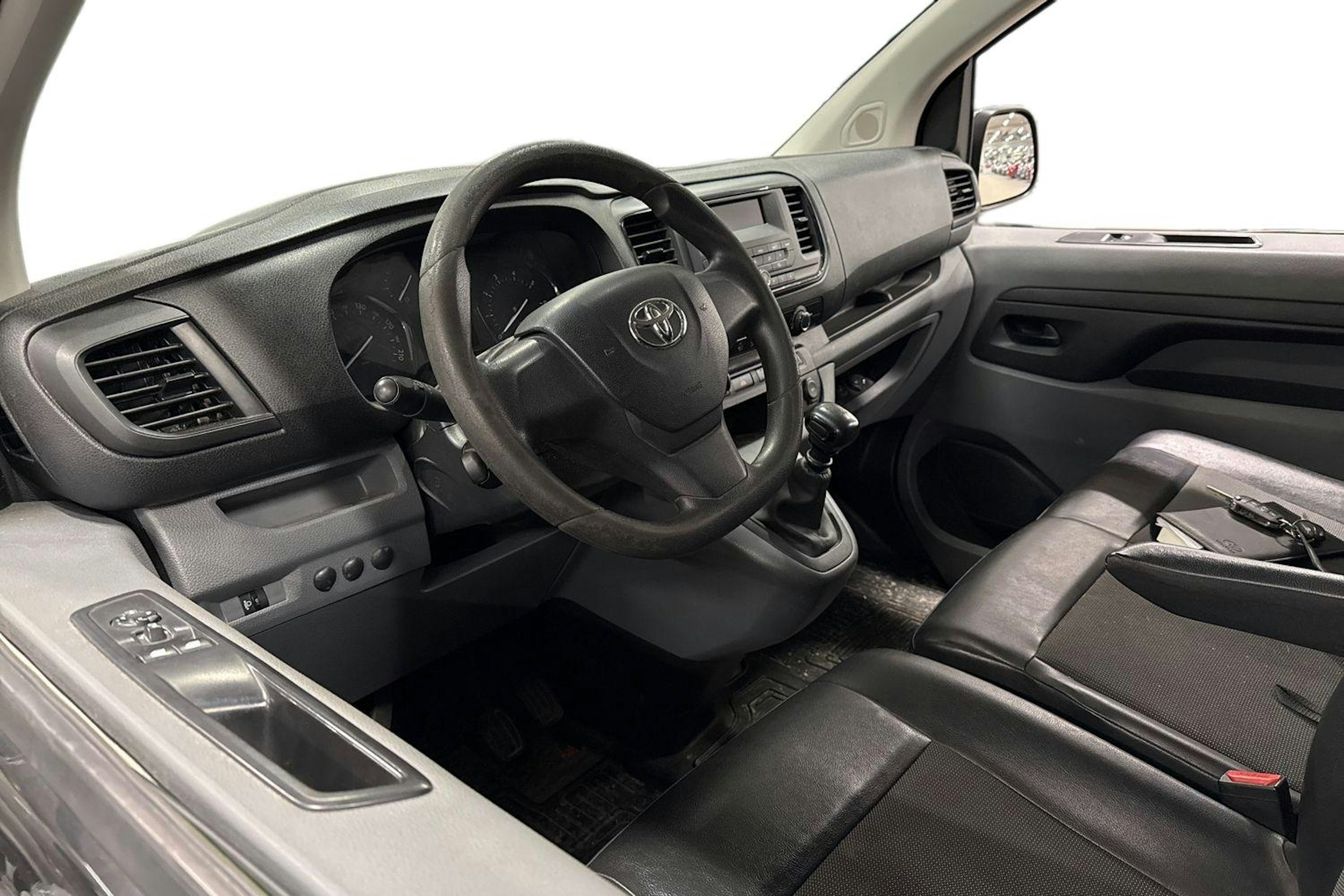 musta Toyota Proace 2017 kuva 3.