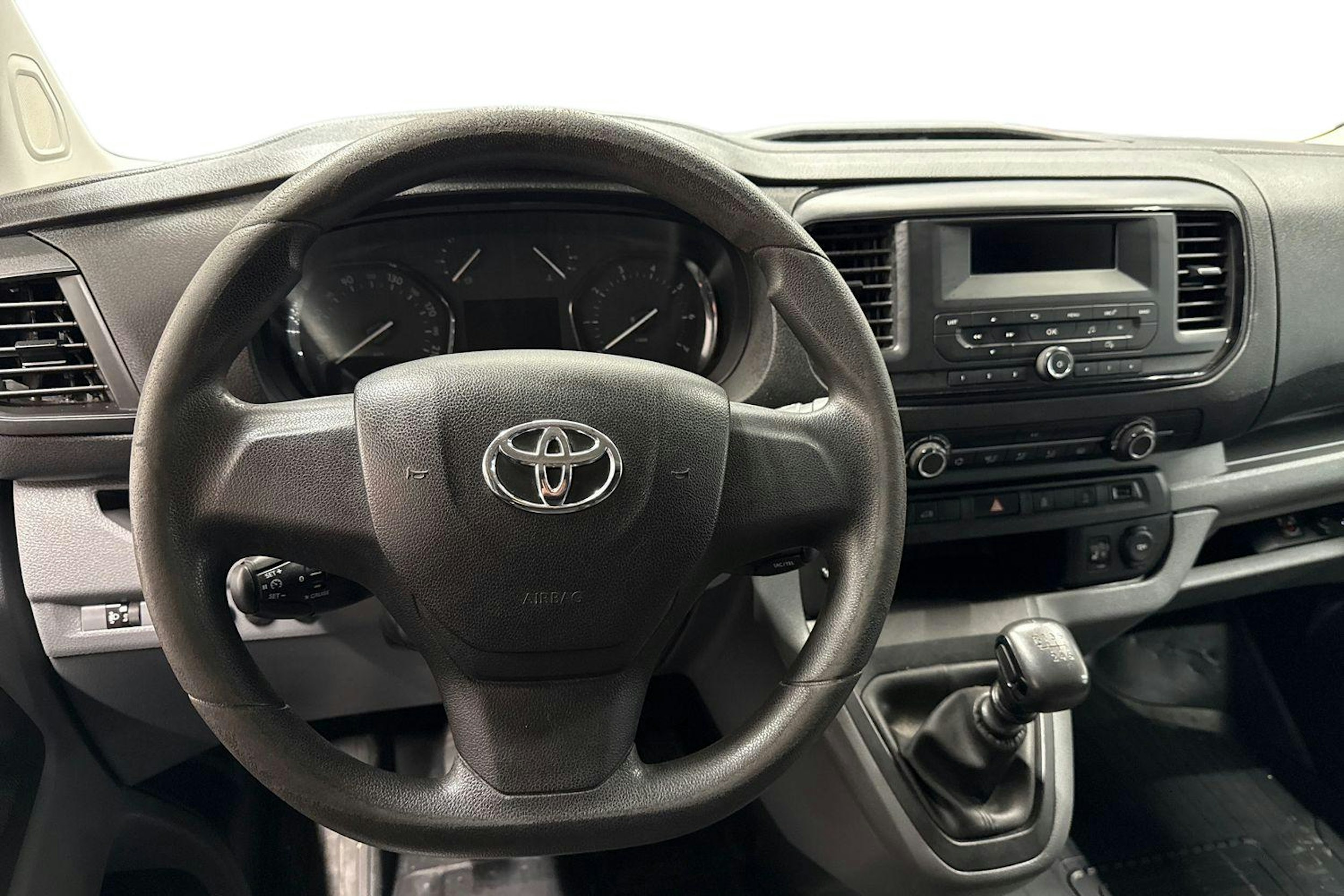 musta Toyota Proace 2017 kuva 9.