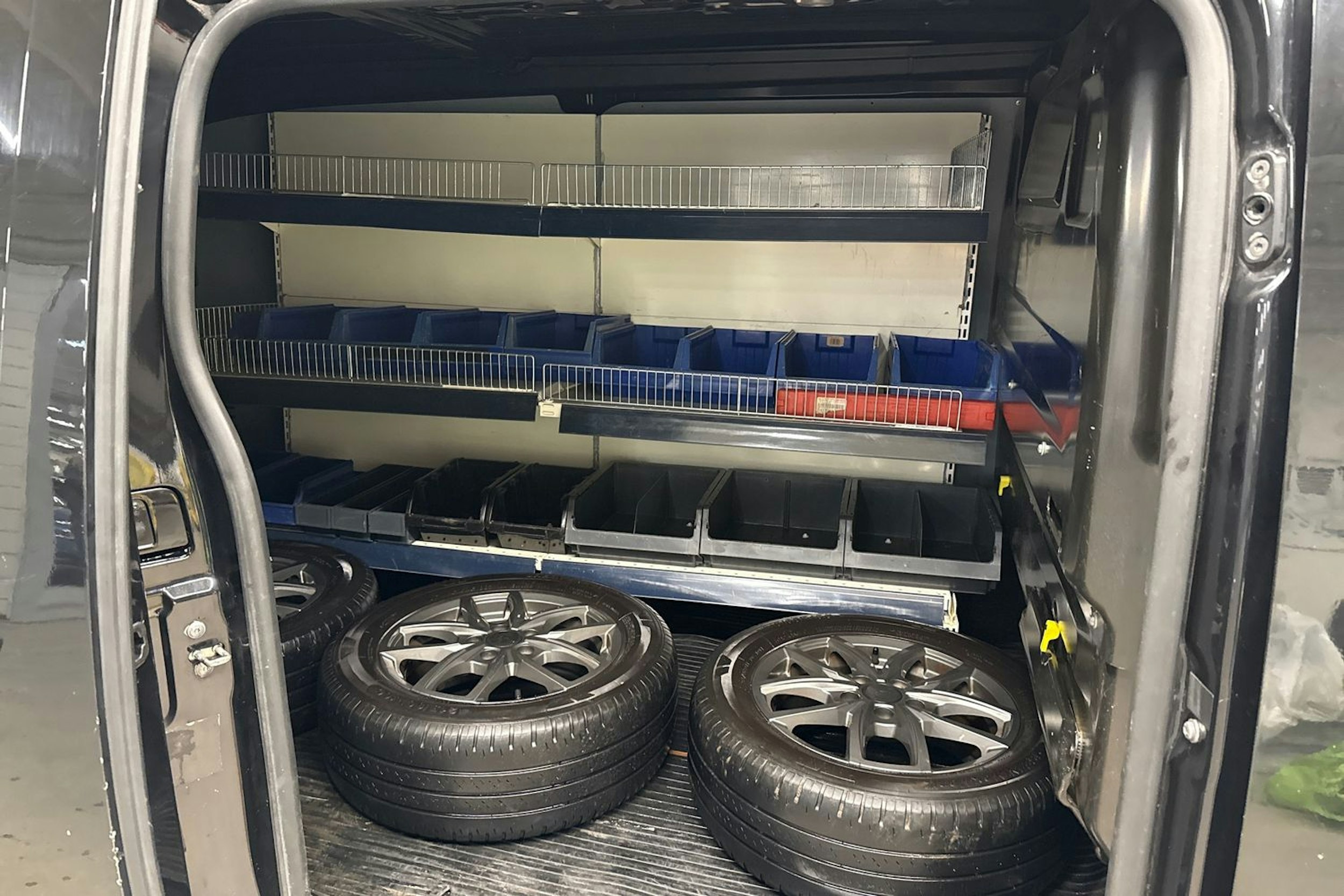 musta Toyota Proace 2017 kuva 13.