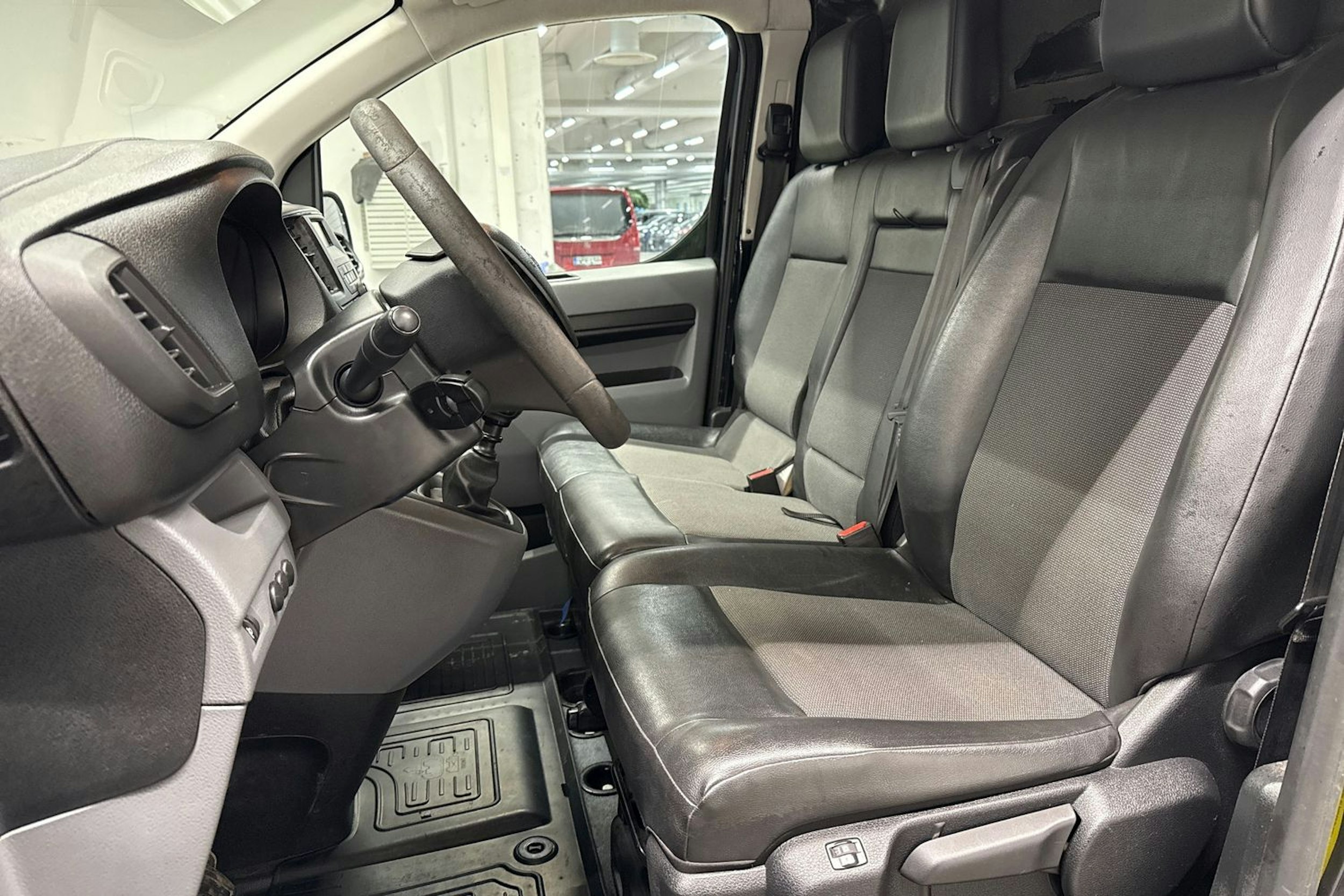 musta Toyota Proace 2017 kuva 16.