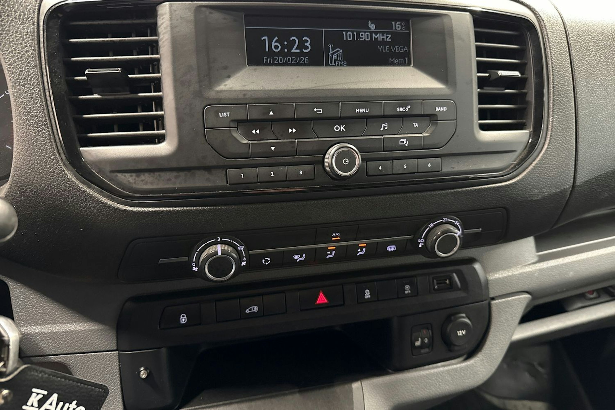 musta Toyota Proace 2017 kuva 20.