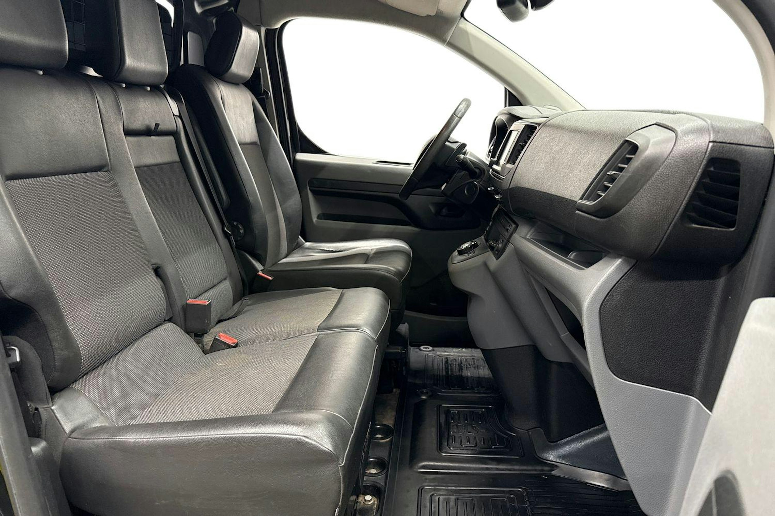 Musta Toyota Proace 2017 kuva 11.