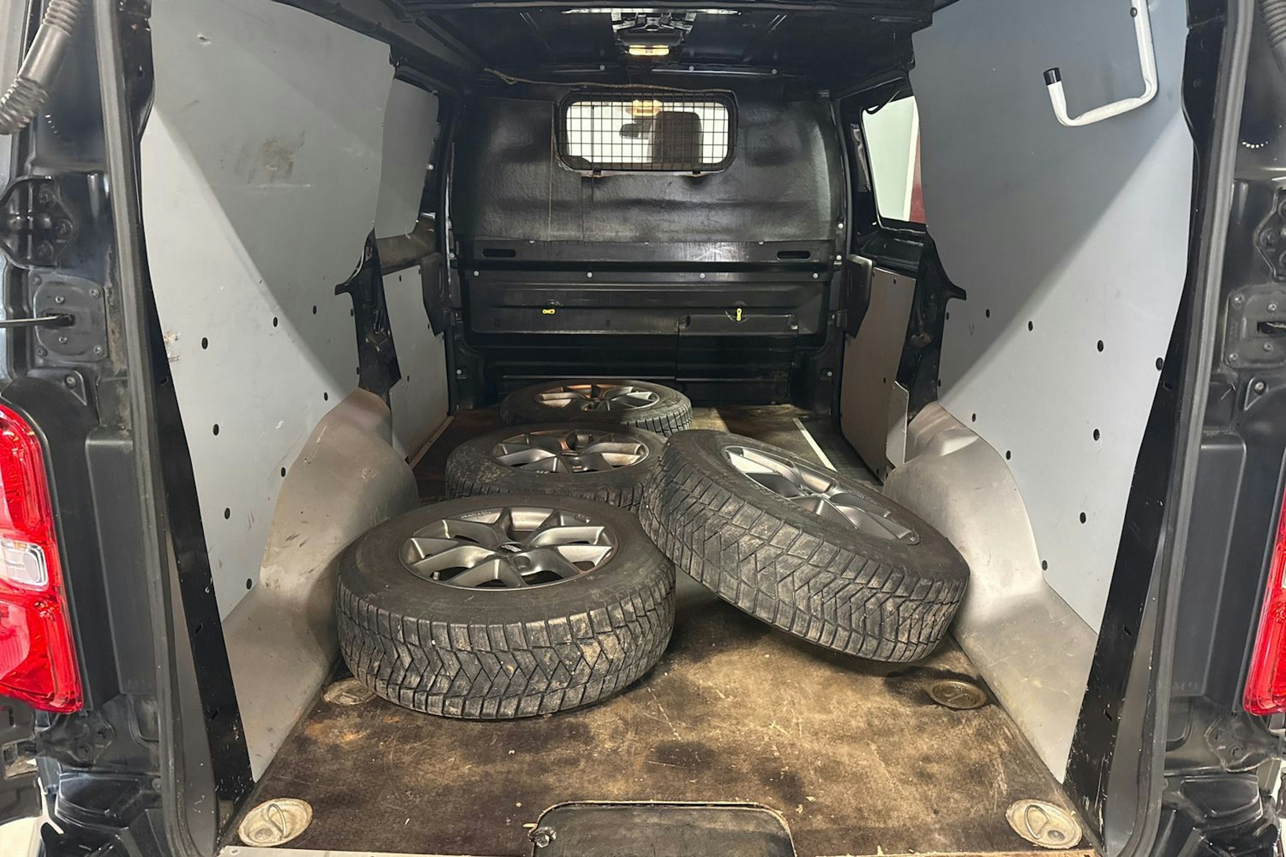 Musta Toyota Proace 2017 kuva 15.