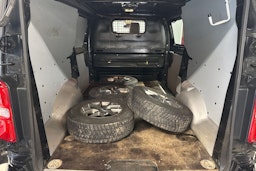 Musta Toyota Proace 2017 kuva 15.