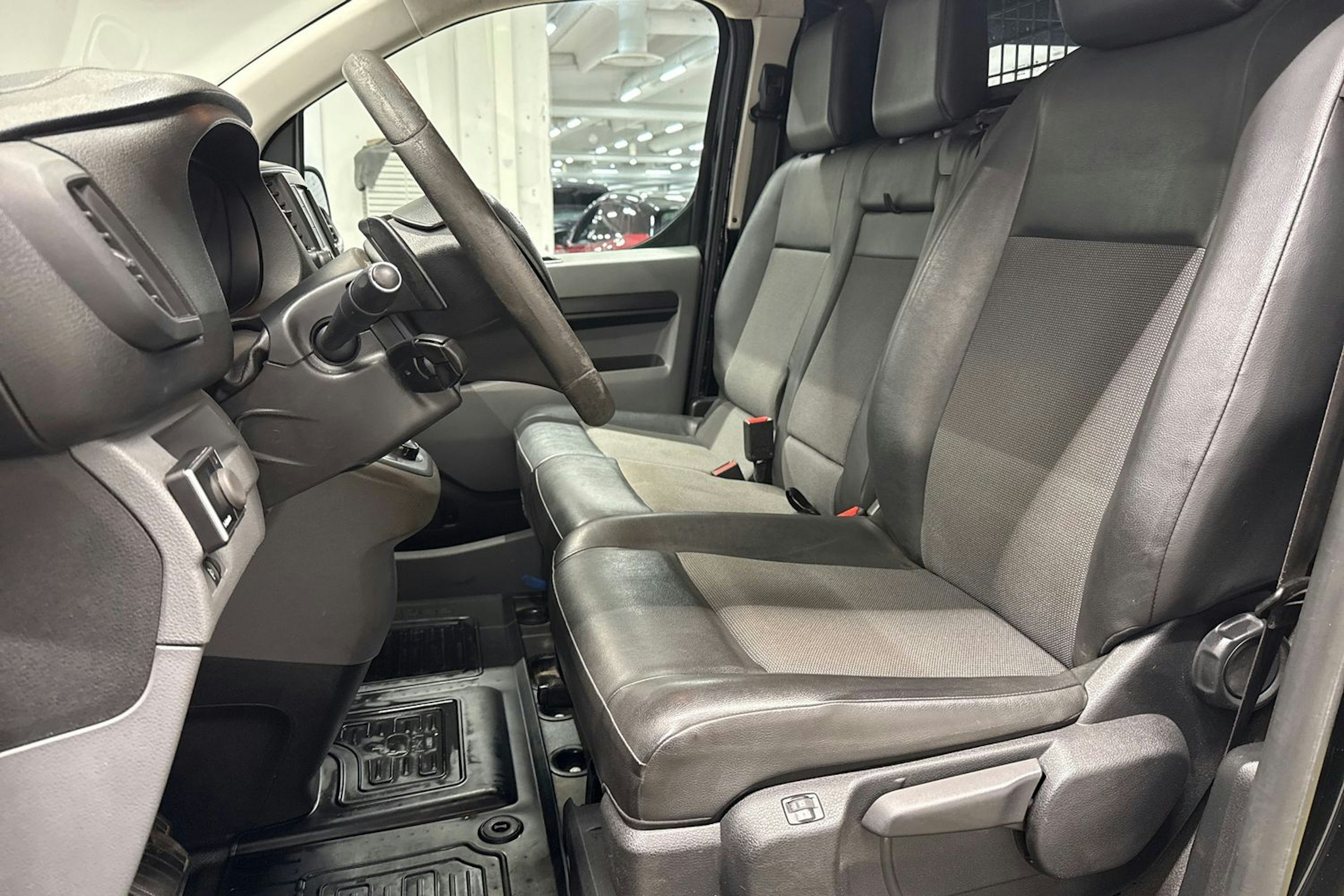 Musta Toyota Proace 2017 kuva 17.