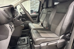 Musta Toyota Proace 2017 kuva 17.