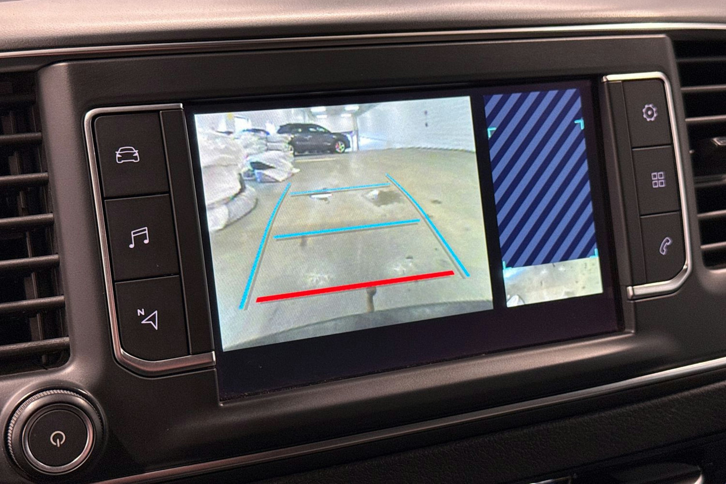 Musta Toyota Proace 2017 kuva 23.