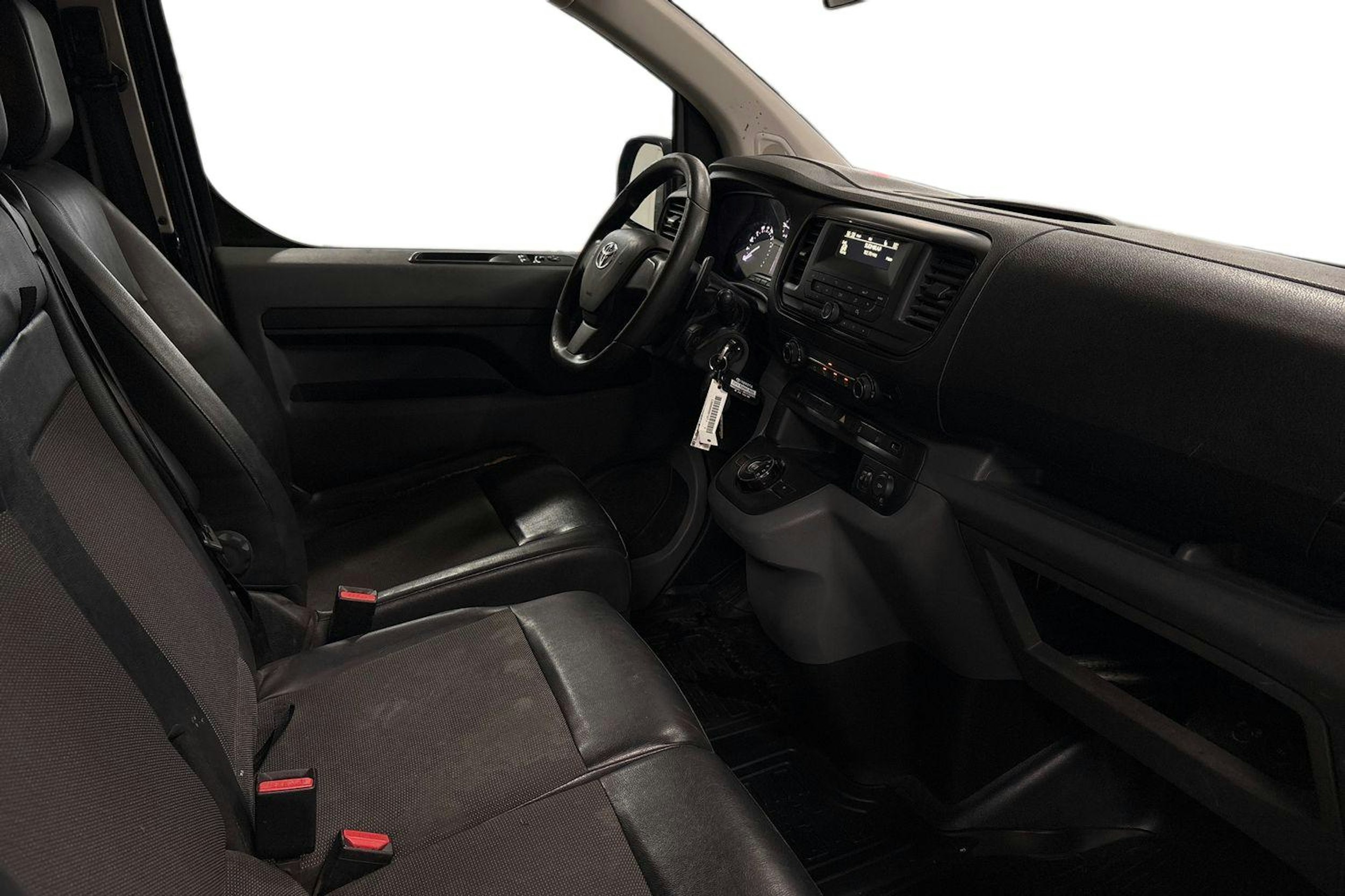 Musta Toyota Proace 2017 kuva 7.