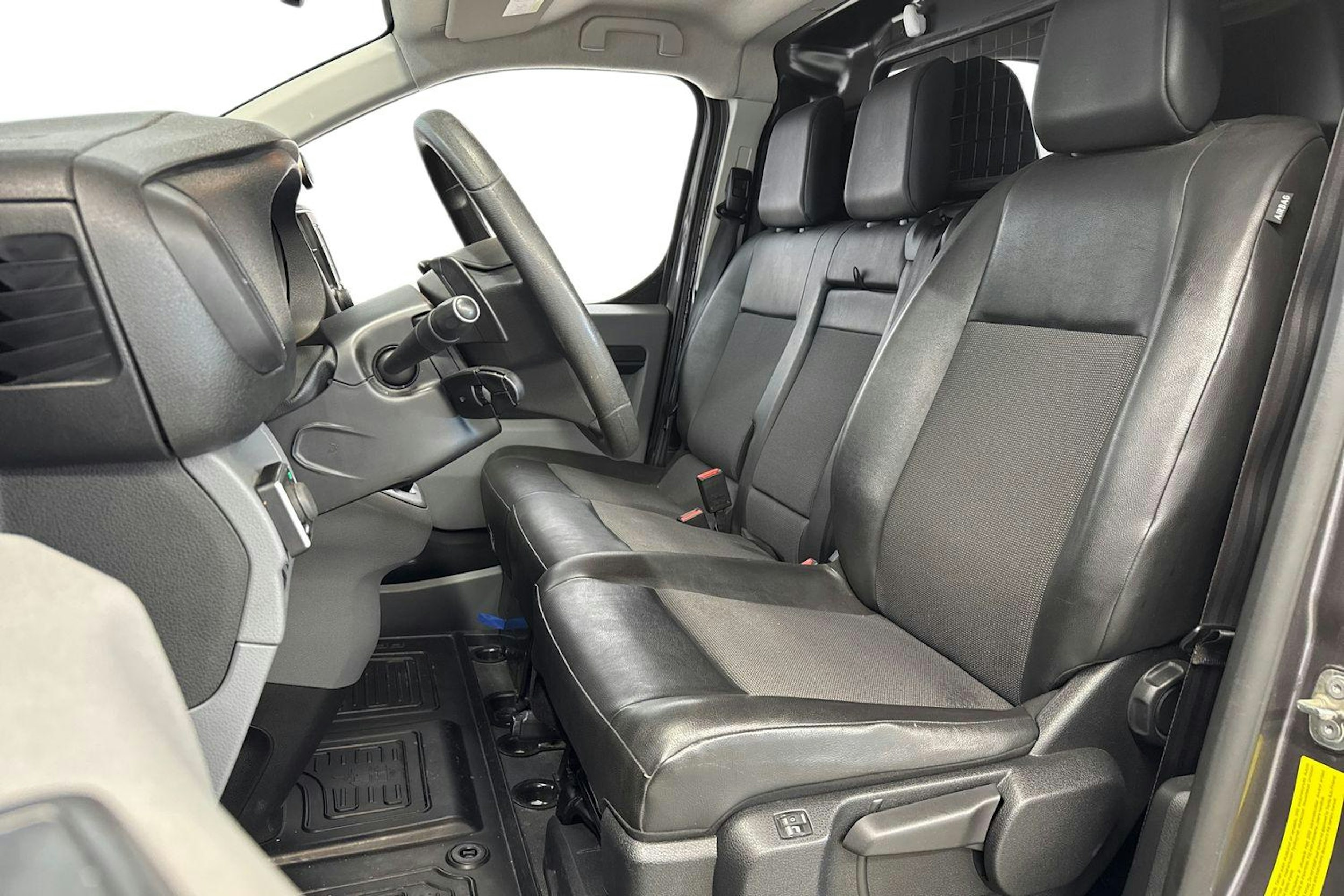 harmaa Toyota Proace 2017 kuva 11.