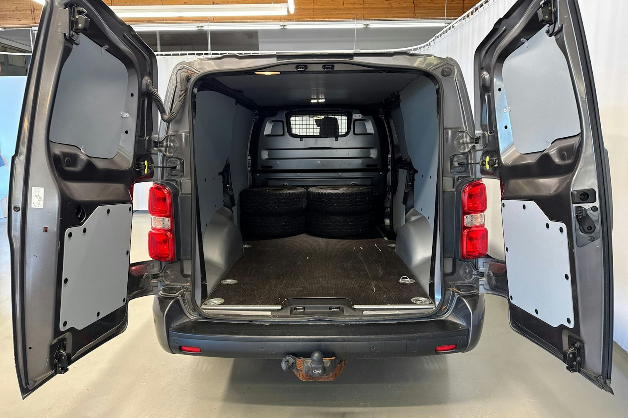 harmaa Toyota Proace 2017 kuva 17.