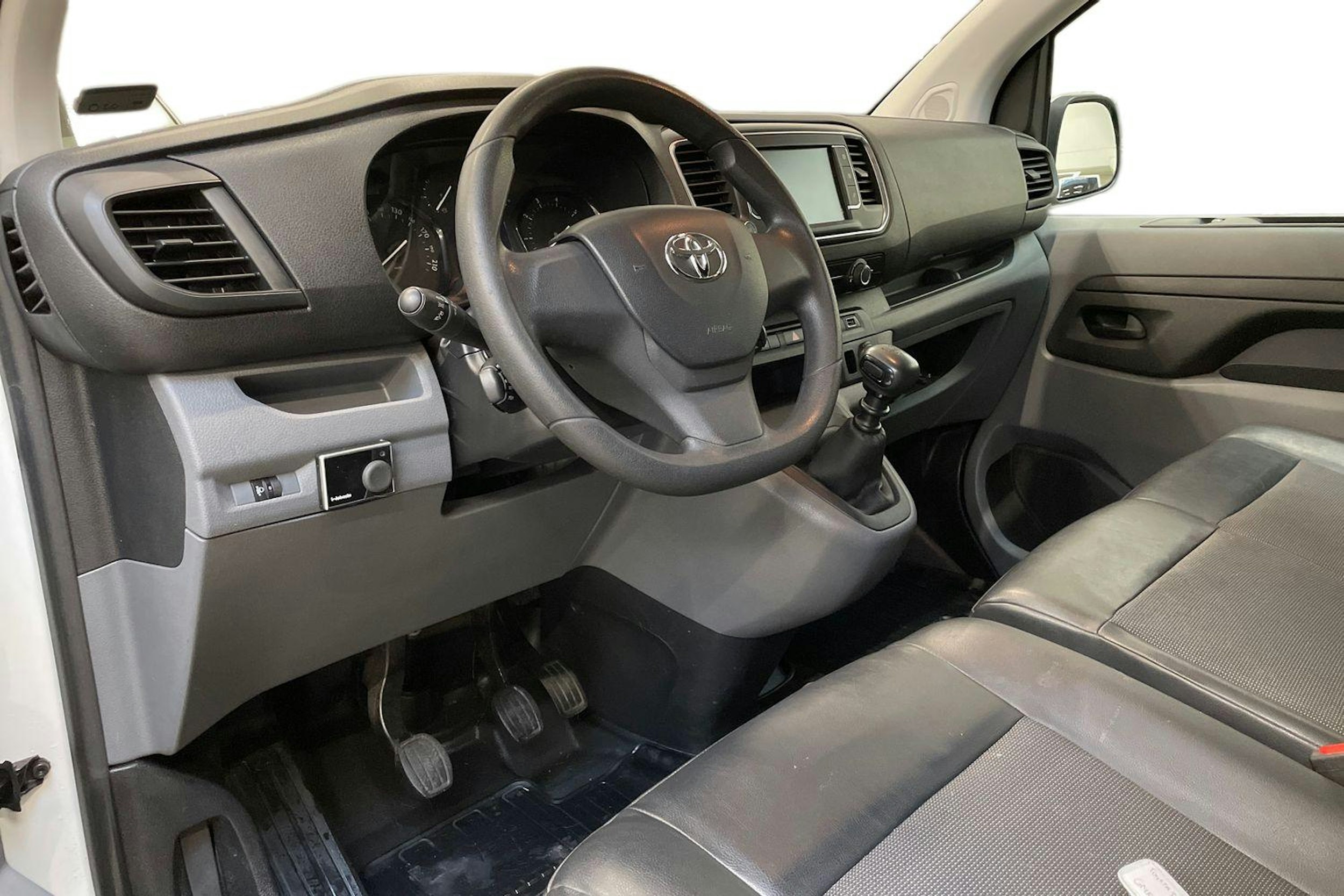 valkoinen Toyota Proace 2017 kuva 7.